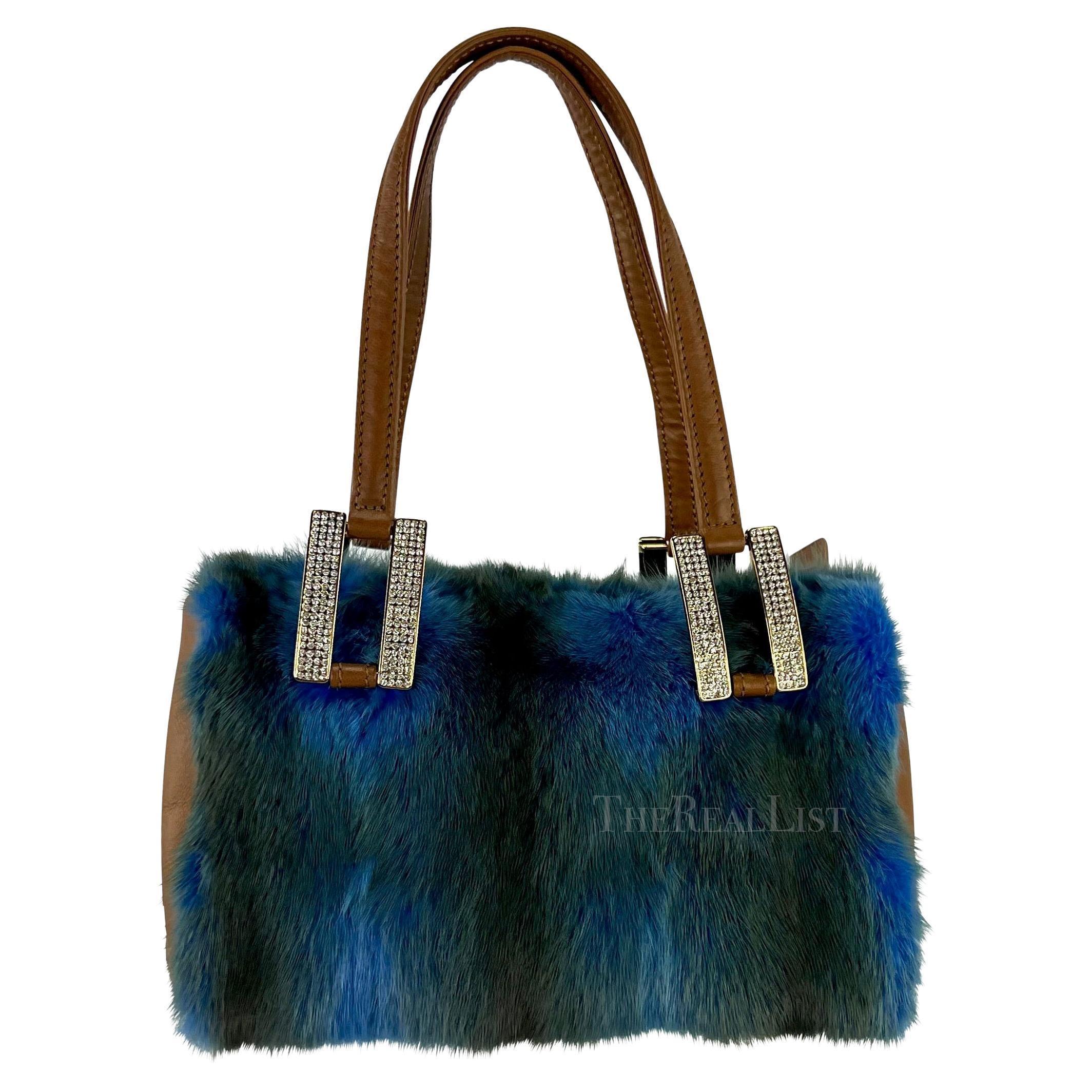 Noir Mini sac à main en fourrure bleue à strass Gianni Versace par Donatella Ad, A/H 2001 en vente