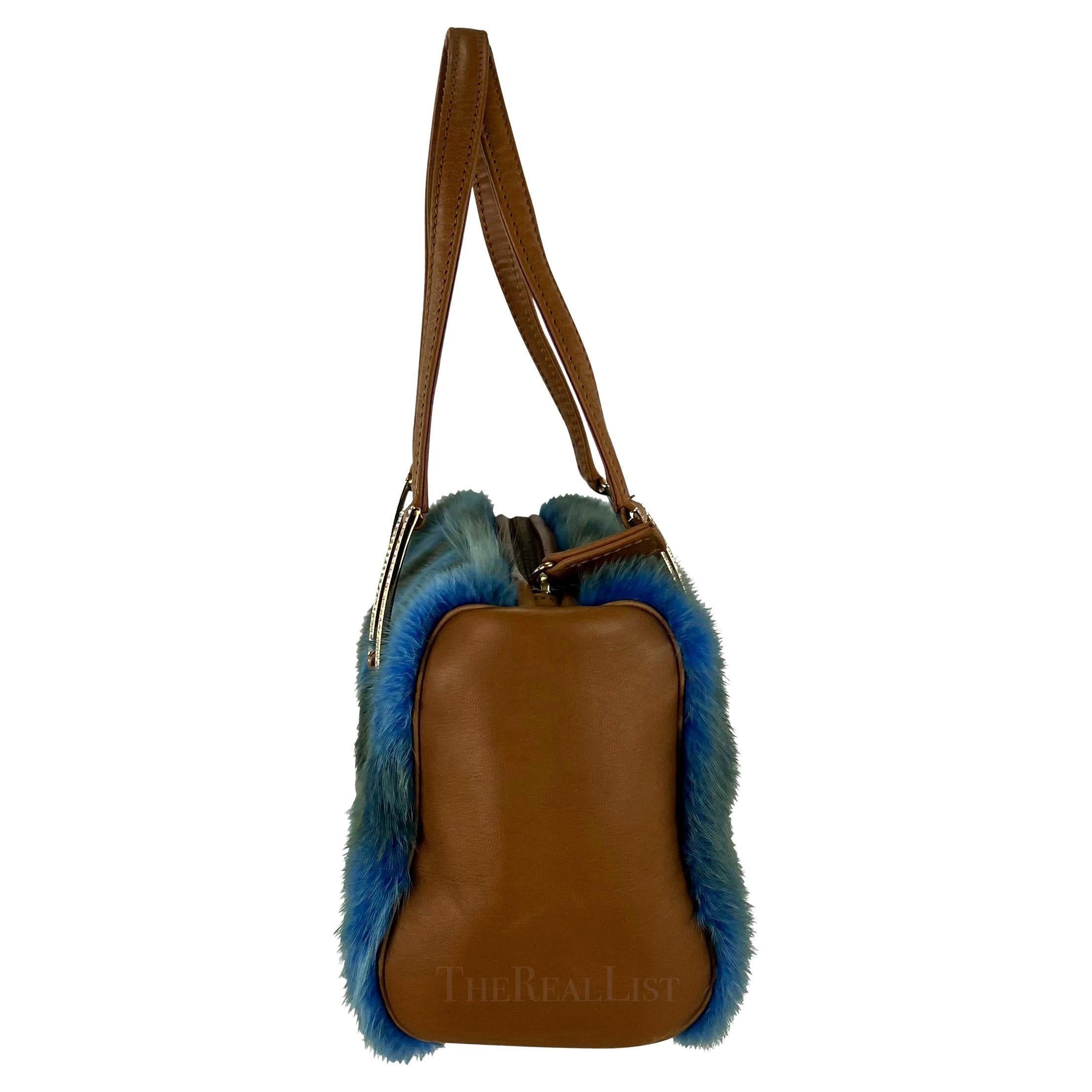 Mini sac à main en fourrure bleue à strass Gianni Versace par Donatella Ad, A/H 2001 Pour femmes en vente