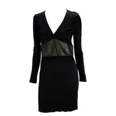 F/W 2001 Gianni Versace by Donatella Black Leather Waist V-Neck Dress (Robe à col V en cuir à la taille)