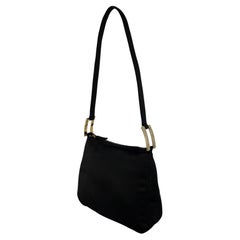 F/W 2001 Gianni Versace by Donatella Mini bolso de satén negro con hebilla de brillantes