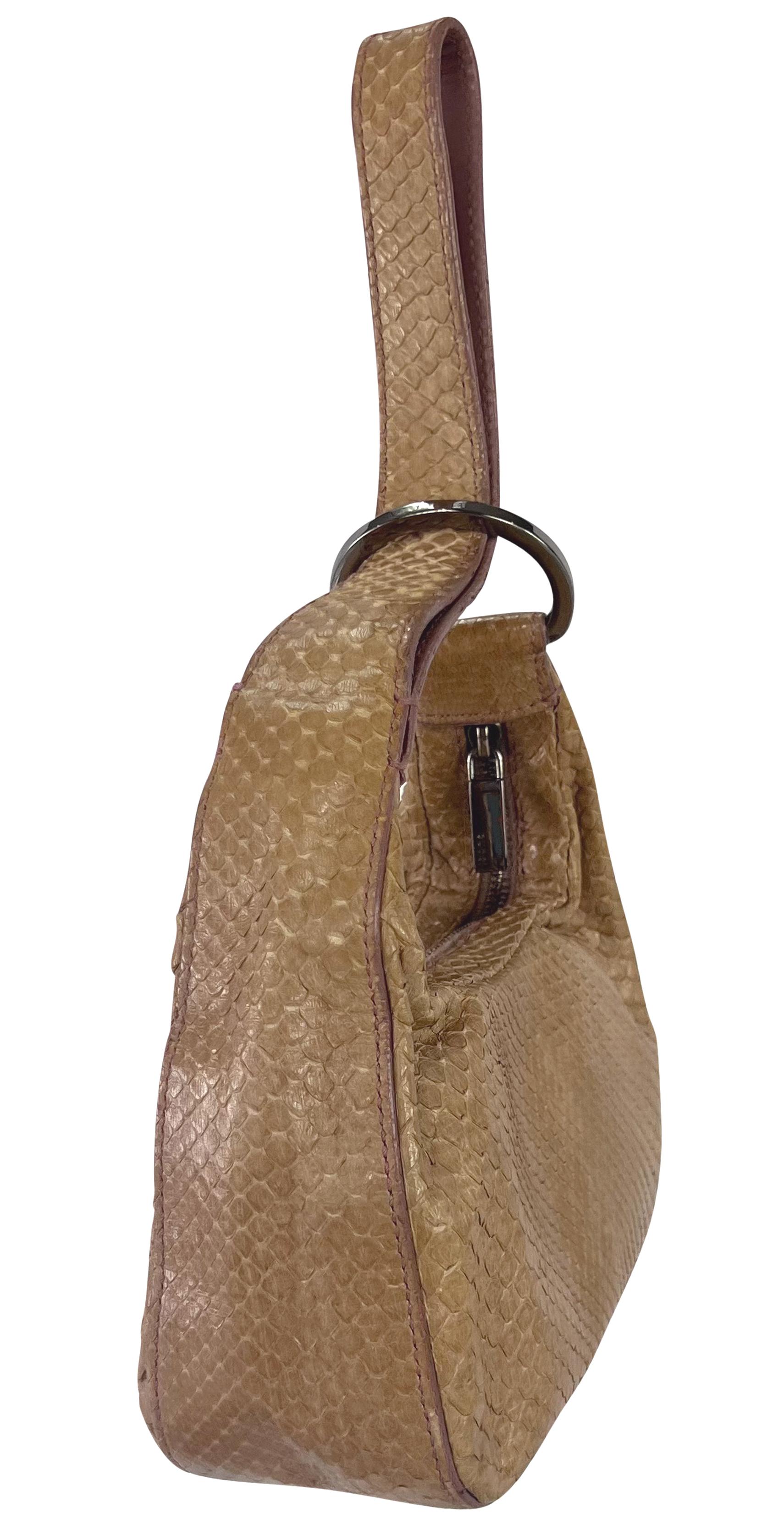 F/W 2001 Gucci by Tom Ford Beige Snakeskin Ring Wristlet Mini Evening Bag For Sale 1