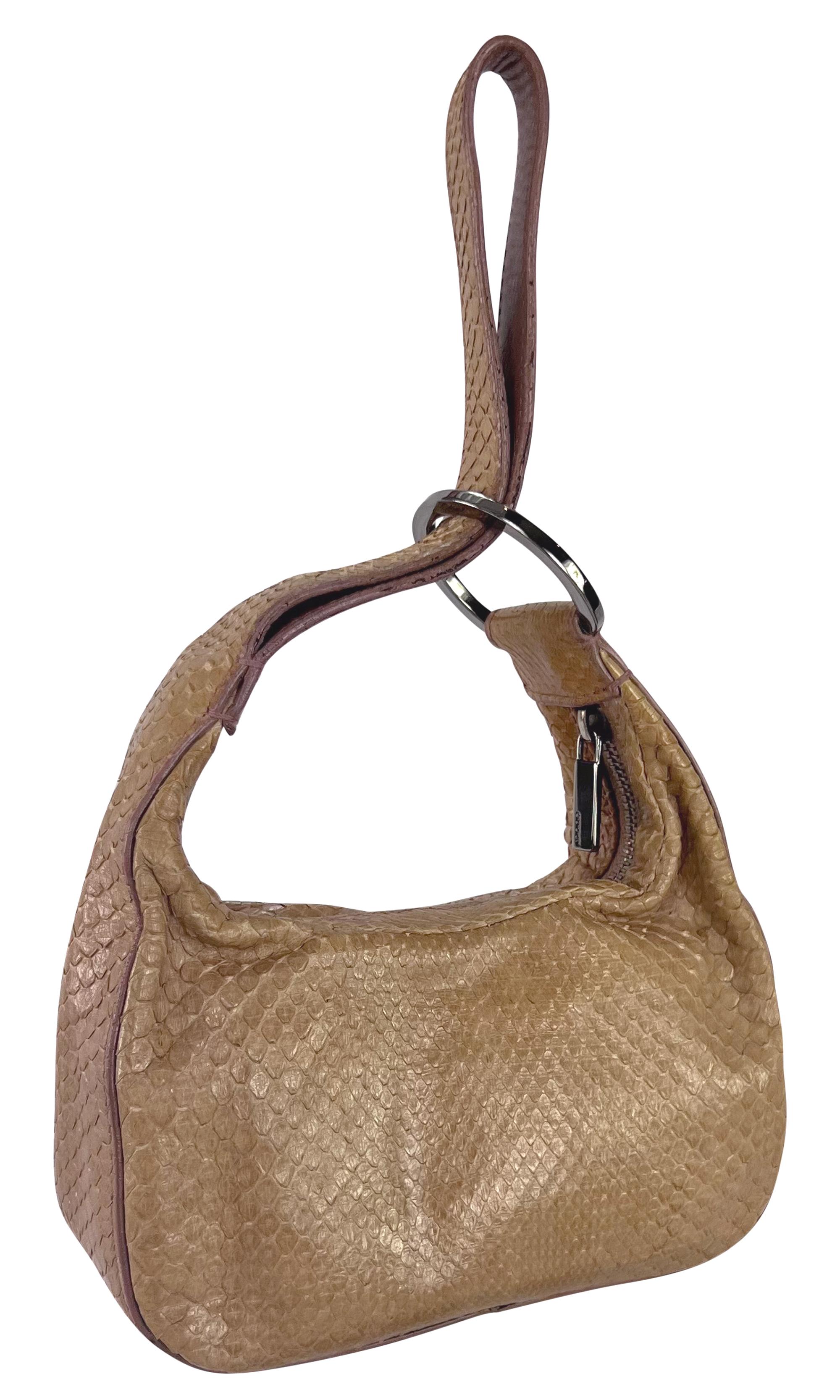 F/W 2001 Gucci by Tom Ford Beige Snakeskin Ring Wristlet Mini Evening Bag For Sale 2