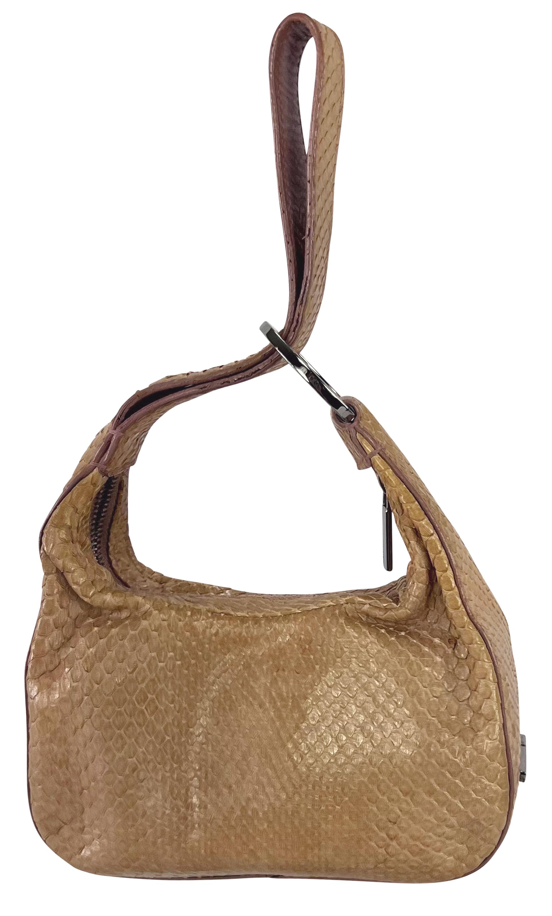 F/W 2001 Gucci by Tom Ford Beige Snakeskin Ring Wristlet Mini Evening Bag For Sale 3