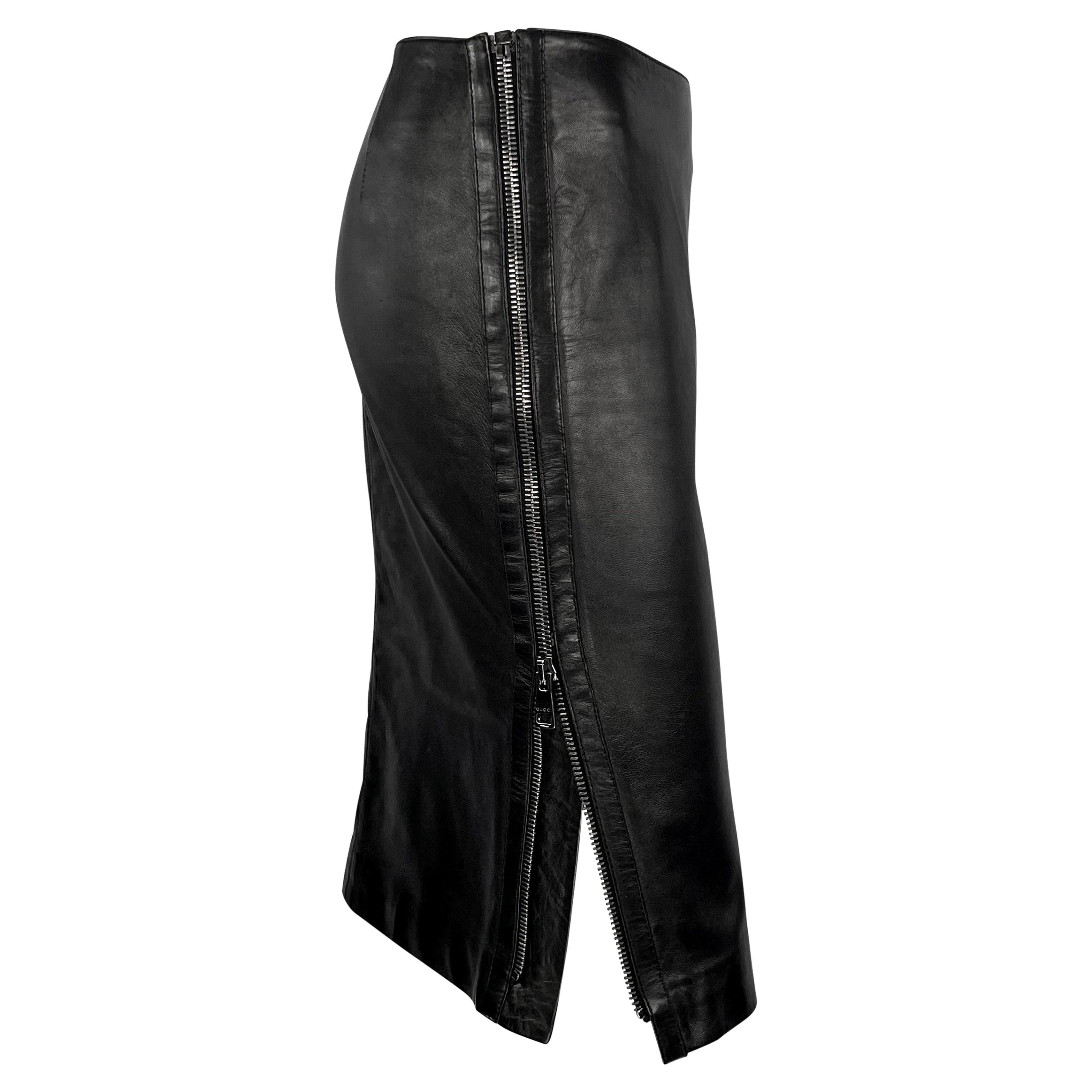 F/W 2001 Gucci by Tom Ford Black Leather Logo Zip Adjustable Pencil Skirt For Sale