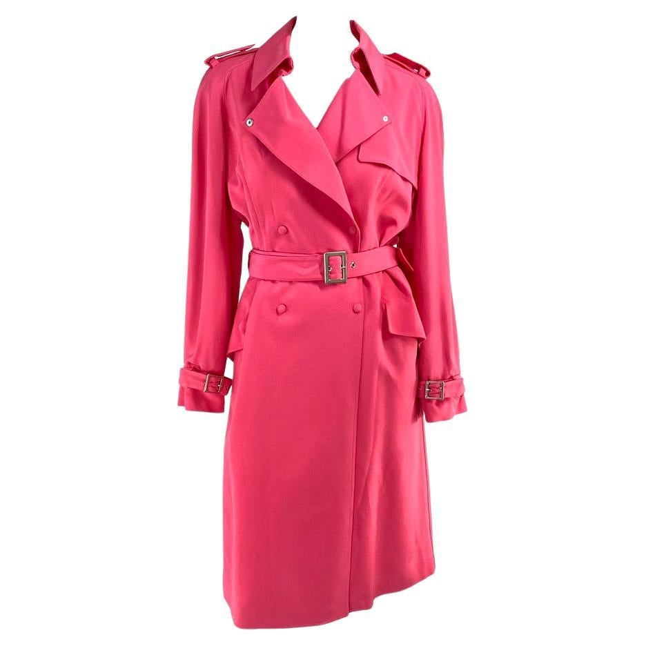 A/I 2001 Thierry Mugler Couture - Passerella finale Vestito con trench rosa caldo