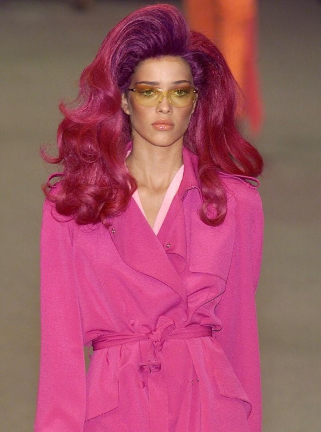 F/W 2001 Thierry Mugler Couture Final Runway Hot Pink Trenchcoat Kleid Damen im Angebot