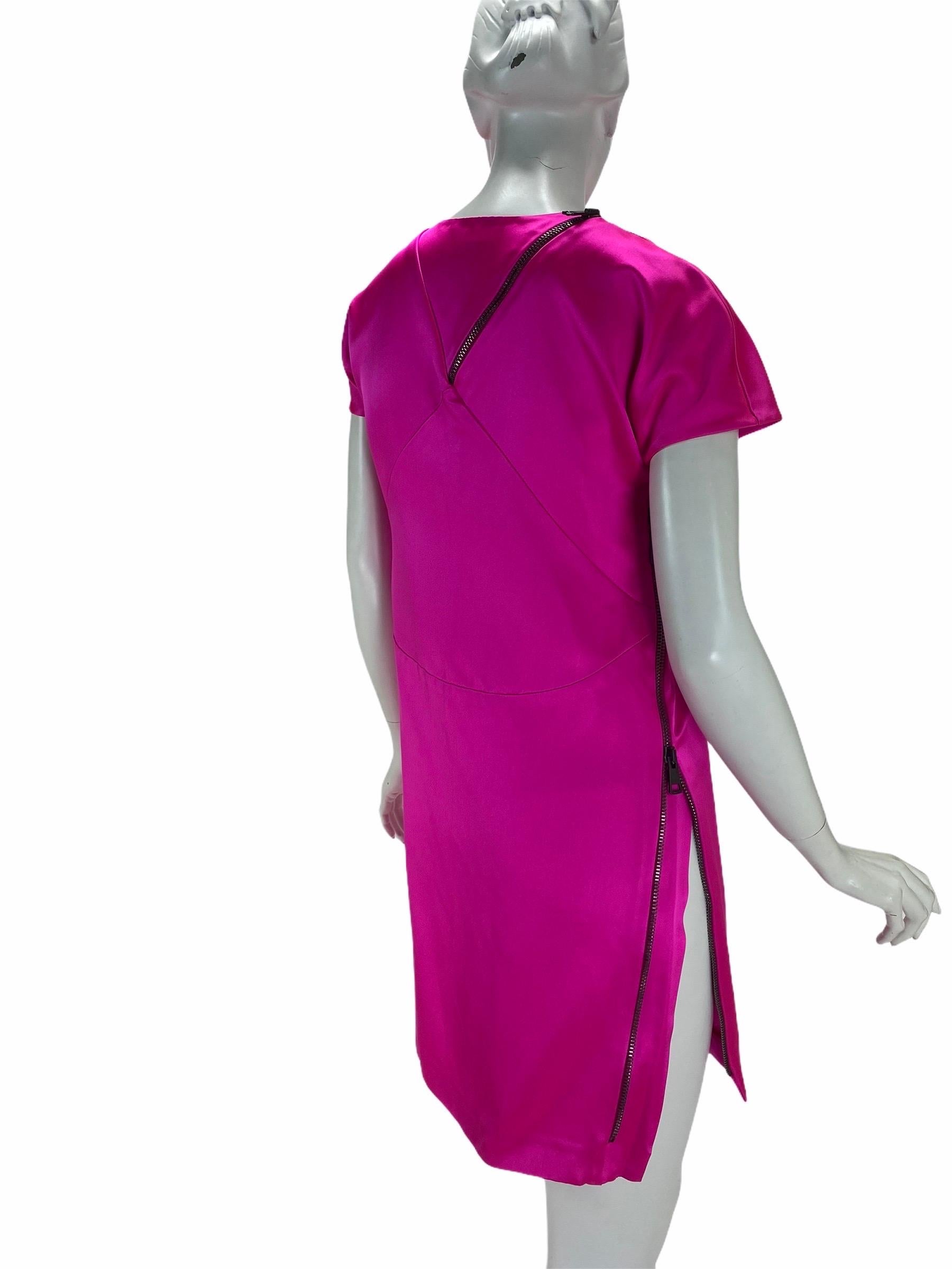 F/W 2001 Vintage Tom Ford for Gucci Hot Pink Dress with Exposed Zipper  In Excellent Condition For Sale In Montgomery, TX