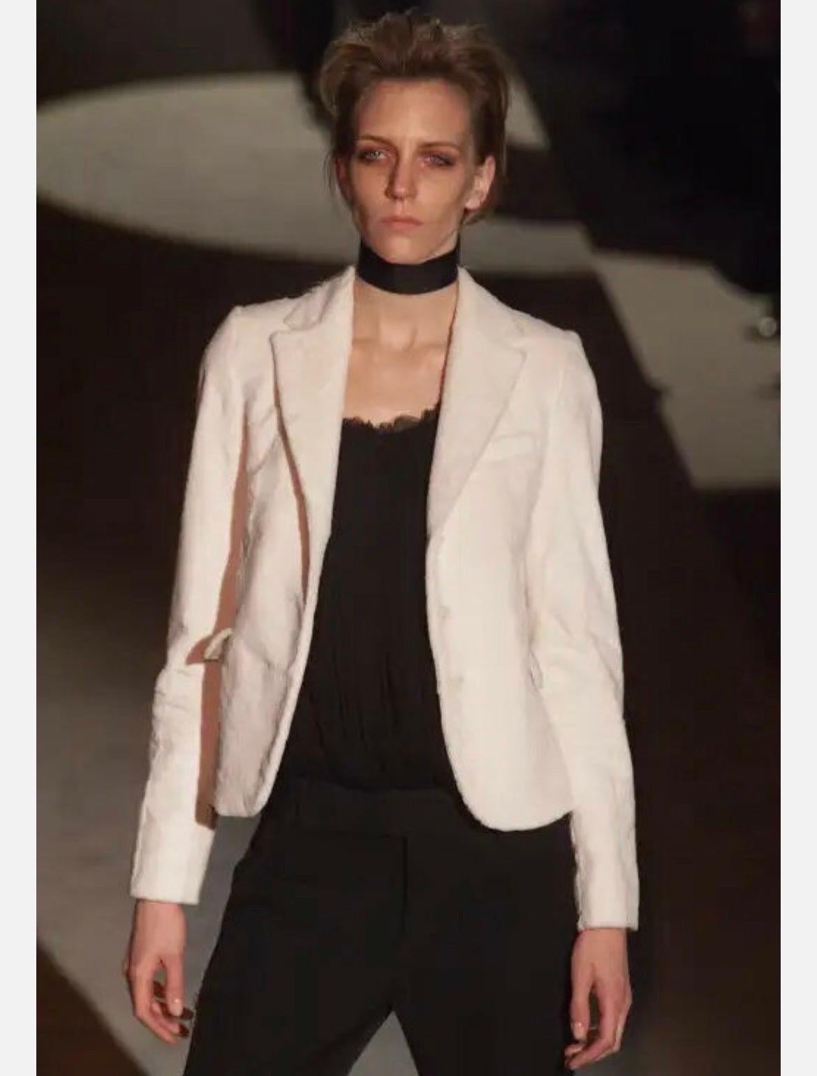 Tom Ford for Gucci  
2001 A/W Collection
Exceptional and rare white mink fur blazer
Size: IT - 38, US - 4 
Retail price $13,995.00 
Due to restrictions, this coat cannot be shipped internationally.
Excellent