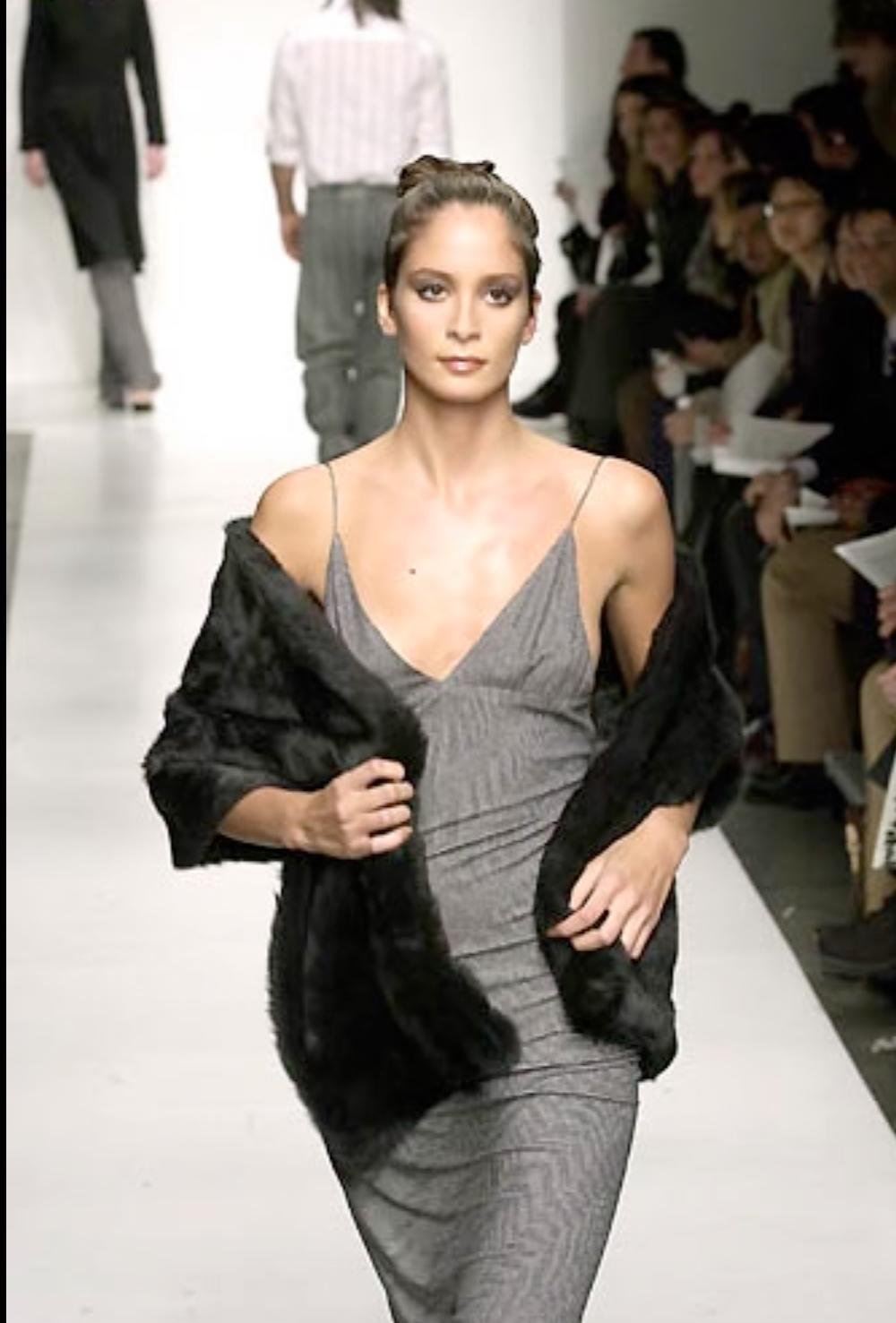 De las mujeres F/W 2001 Yigal Azrouël Pasarela Bodycon Gris sin espalda Vestido con abertura en espiga