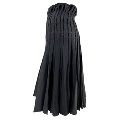 A/I 2001 Yves Saint Laurent by Tom Ford Gonna svasata plissettata in raso nero