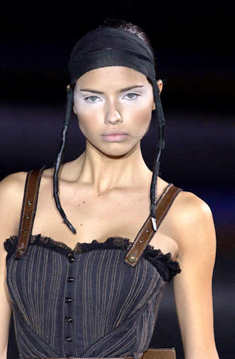 F/W 2002 Alexander McQueen «Supercalifragilistic-Expialidocious» Runway Set For Sale 11