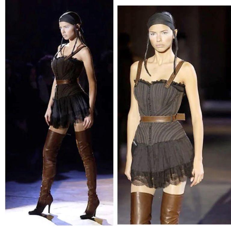 Black F/W 2002 Alexander McQueen «Supercalifragilistic-Expialidocious» Runway Set For Sale
