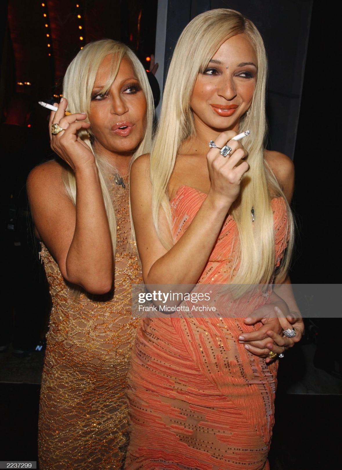 Robe à sequins orange transparente Atelier Versace par Donatella Maya Rudolph, A/H 2002 en vente 12