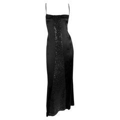 F/W 2002 Chanel by Karl Lagerfeld Maxivestido de satén con lentejuelas cuadradas negras