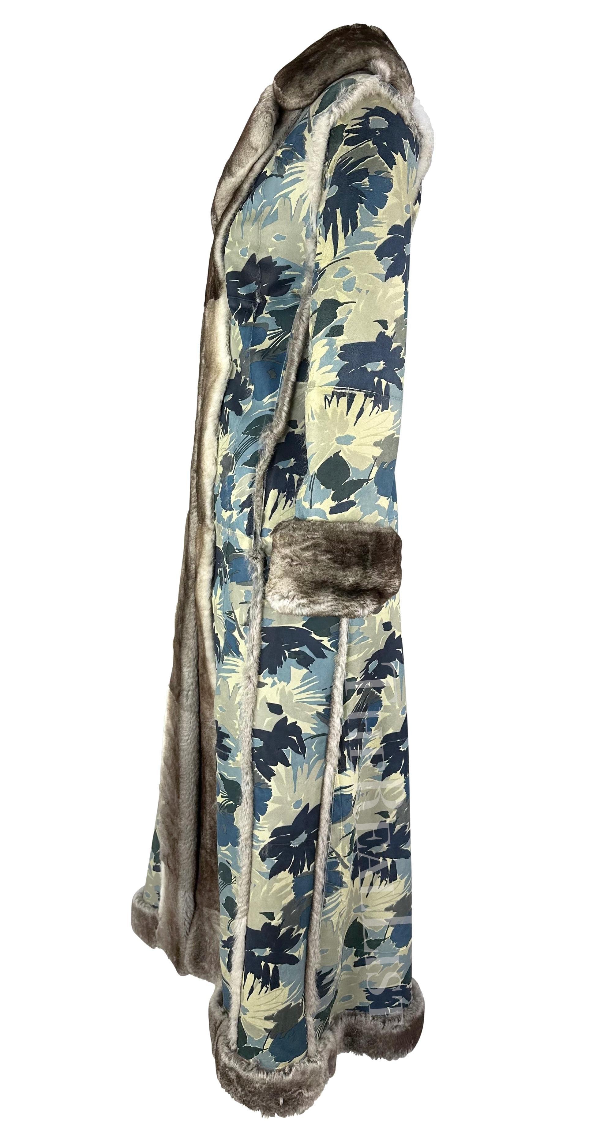 H/W 2002 Christian Dior by John Galliano Blauer, geblümter Orylag-Pelz-Trenchcoat im Angebot 2