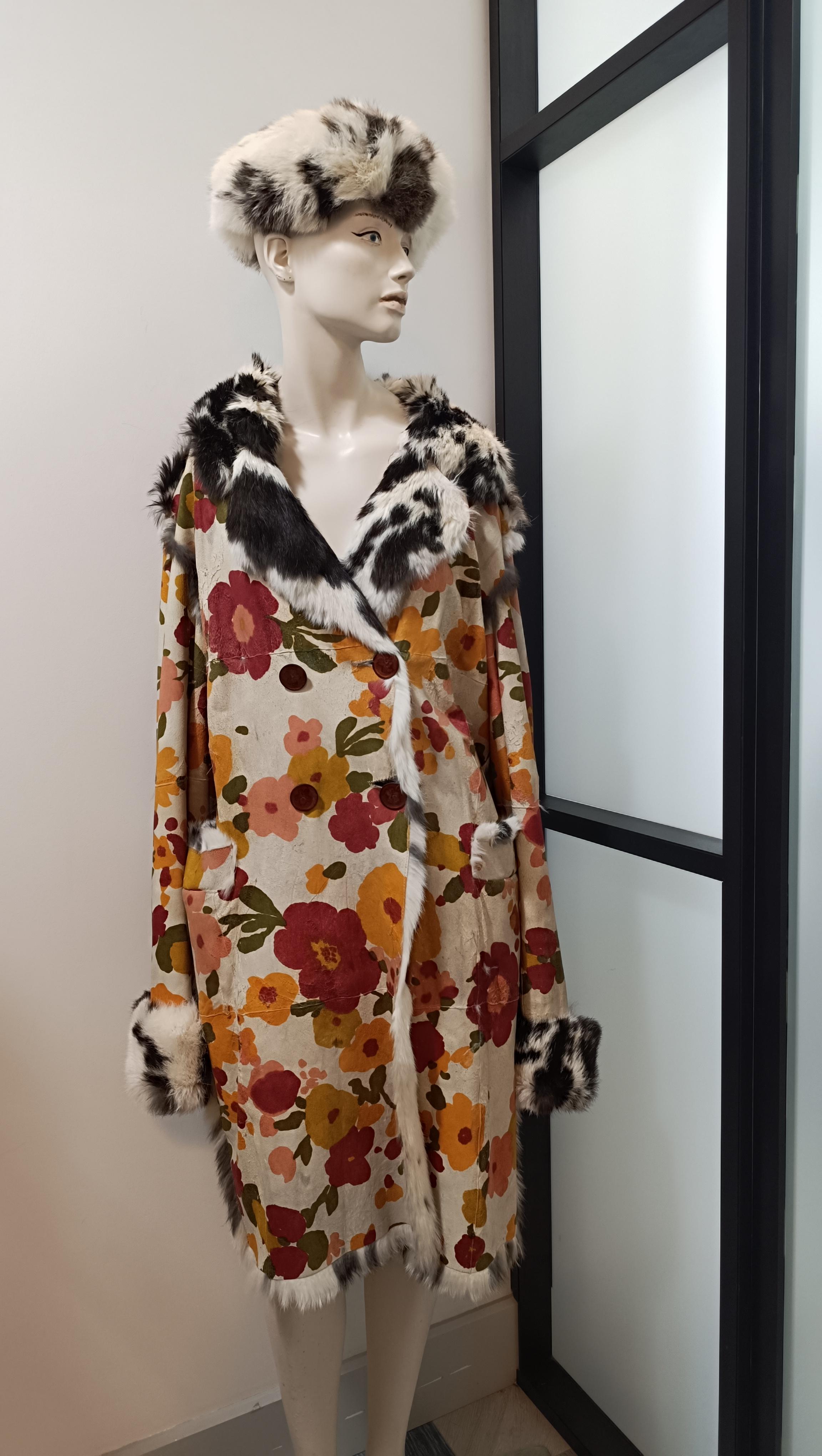 Christian Dior by John Galliano the thinnest sheepskin coat on a rabbit, F W 2002.


Christian Dior style 2A20088080

We present to your attention an amazing sheepskin coat, a Christian Dior floral fur coat created by John Galliano. The coat is made