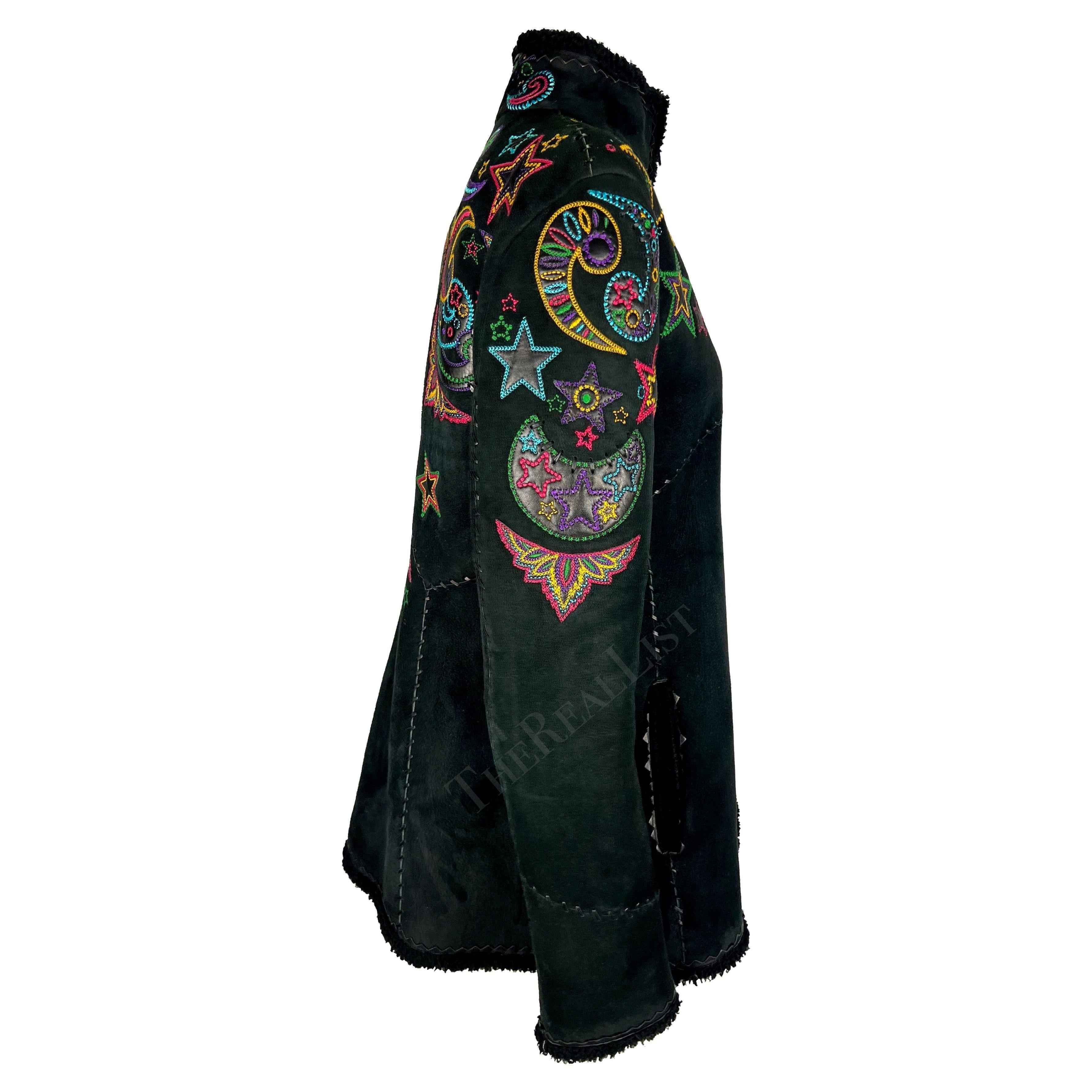 Nero A/I 2002 Donatella Versace for Gianni Versace Cappotto ricamato con stelle in shearling nero in vendita