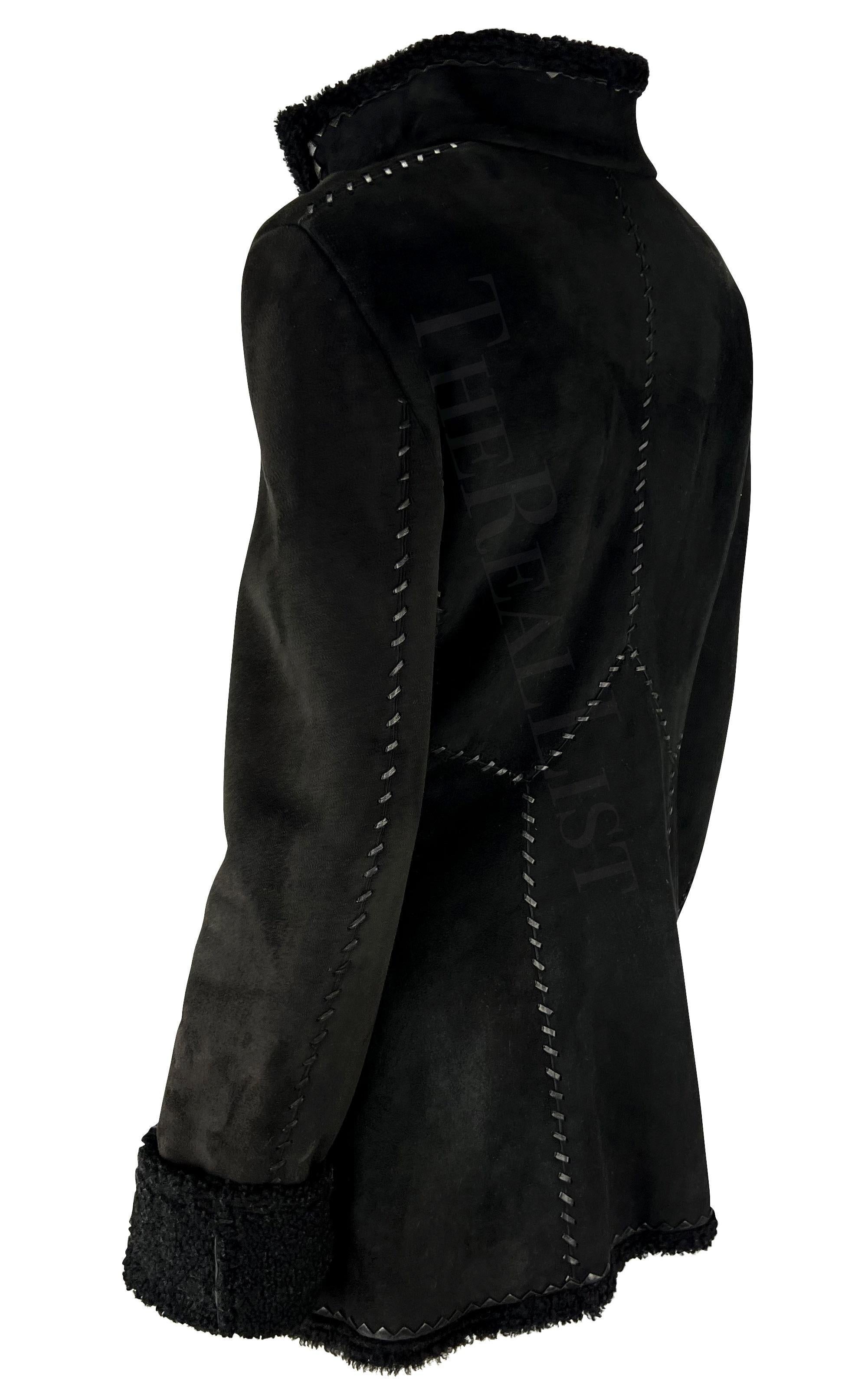 F/W 2002 Gianni Versace by Donatella Schwarze gewebte Lederjacke aus Shearling Damen im Angebot