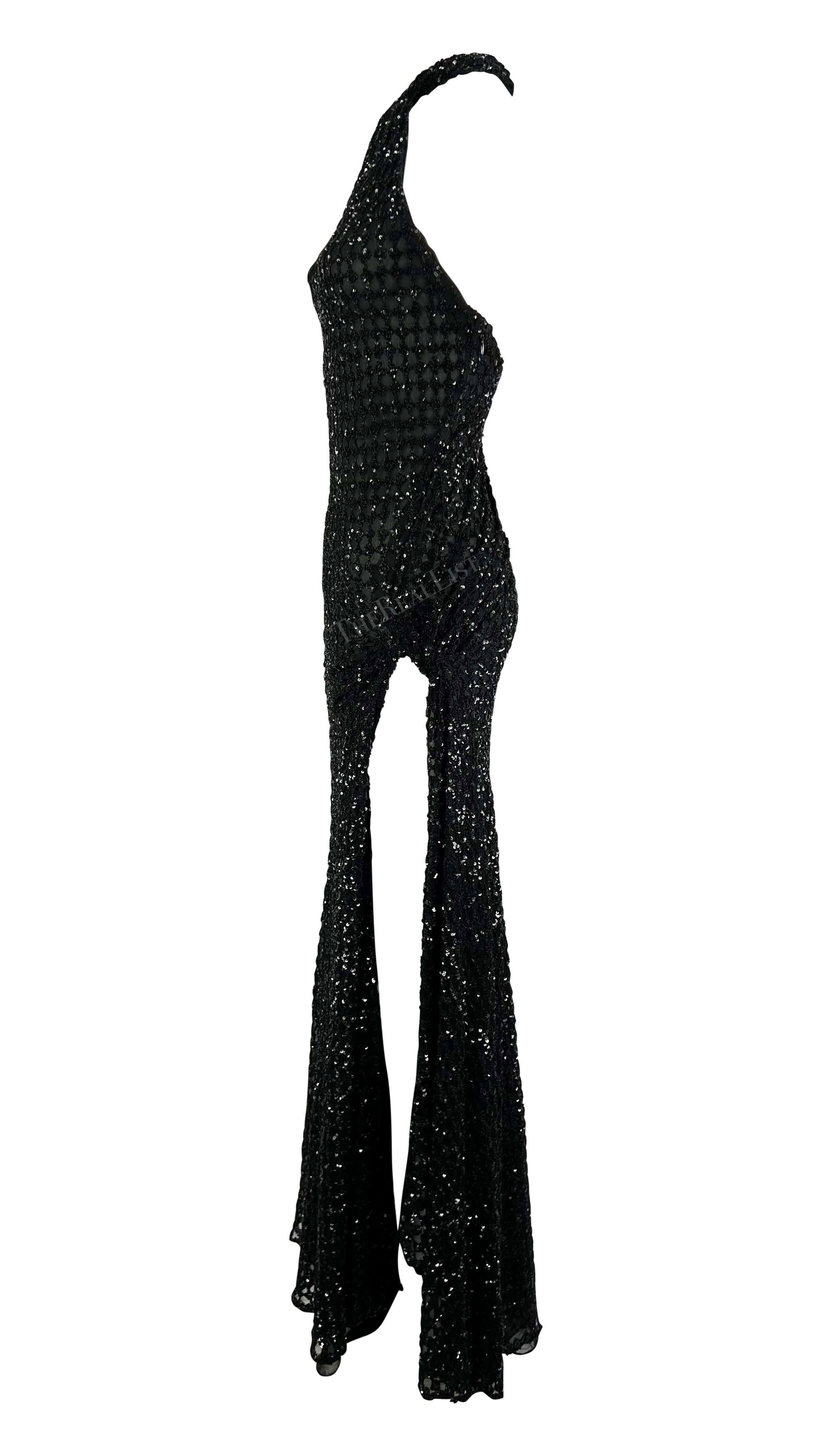 F/W 2002 Gianni Versace by Donatella Laufsteg Werbe-Kleid mit durchsichtigem Schlitz und schwarzem Pailletten  Damen im Angebot