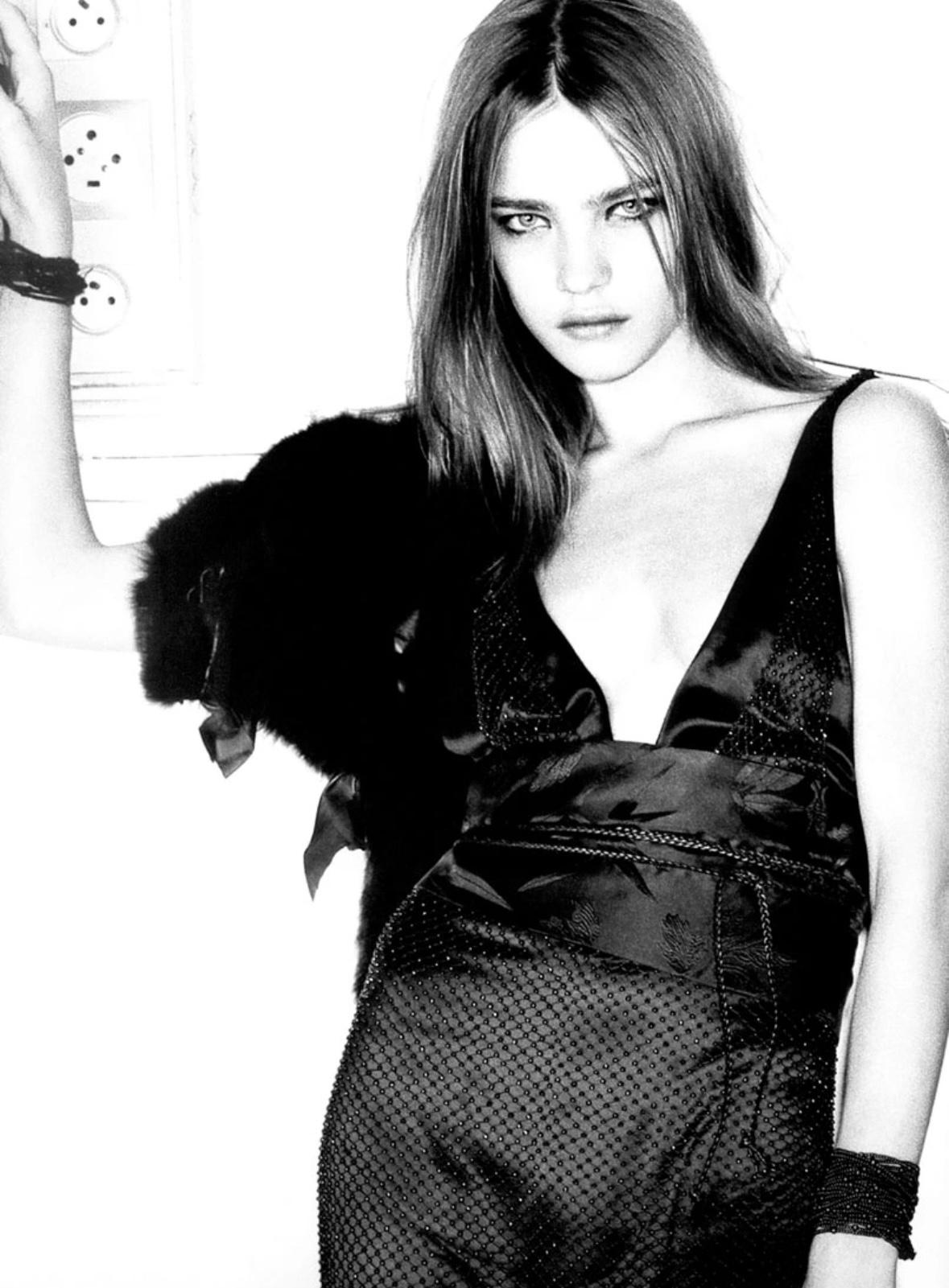 F/W 2002 Gucci by Tom Ford Beaded Fringe Overlay Black Satin Plunging Gown For Sale 2