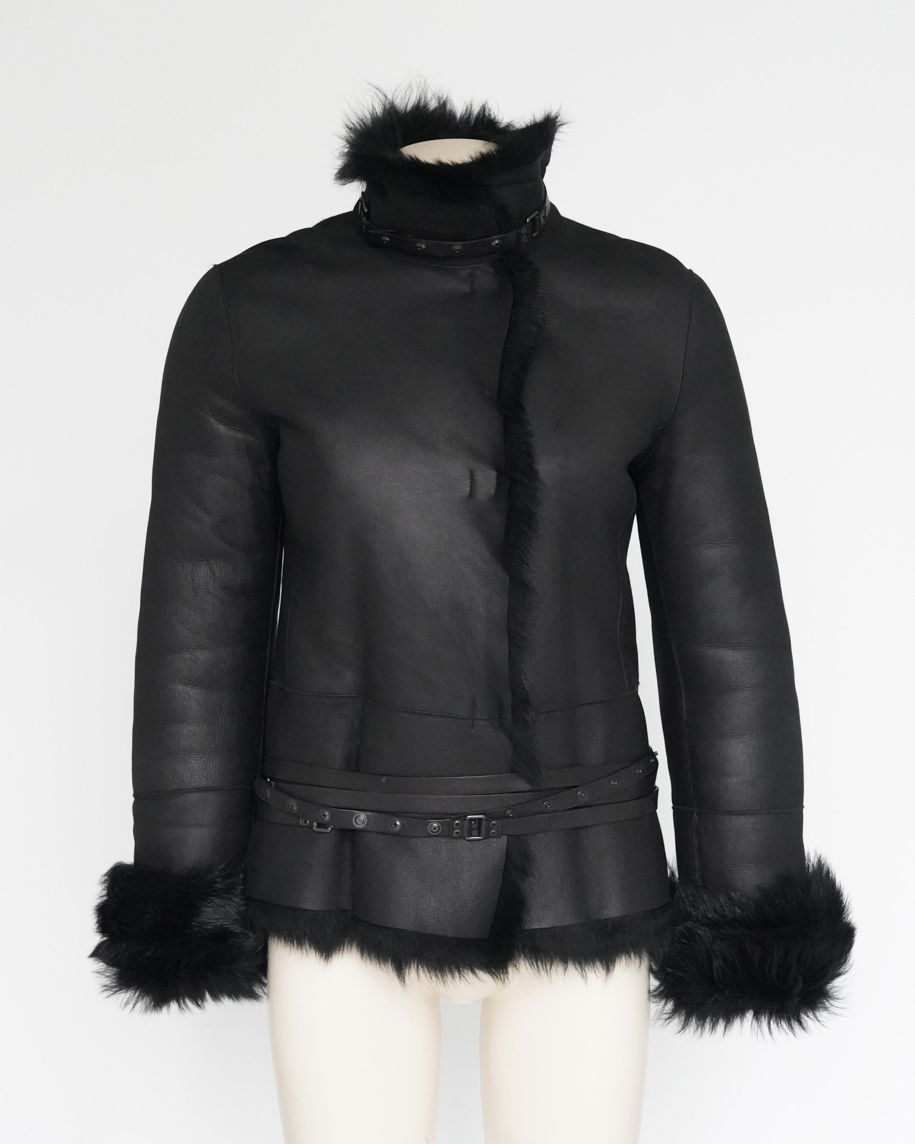 F/W 2002 Gucci By Tom Ford Black Belted Shearling Leather Fur Coat For Sale 8