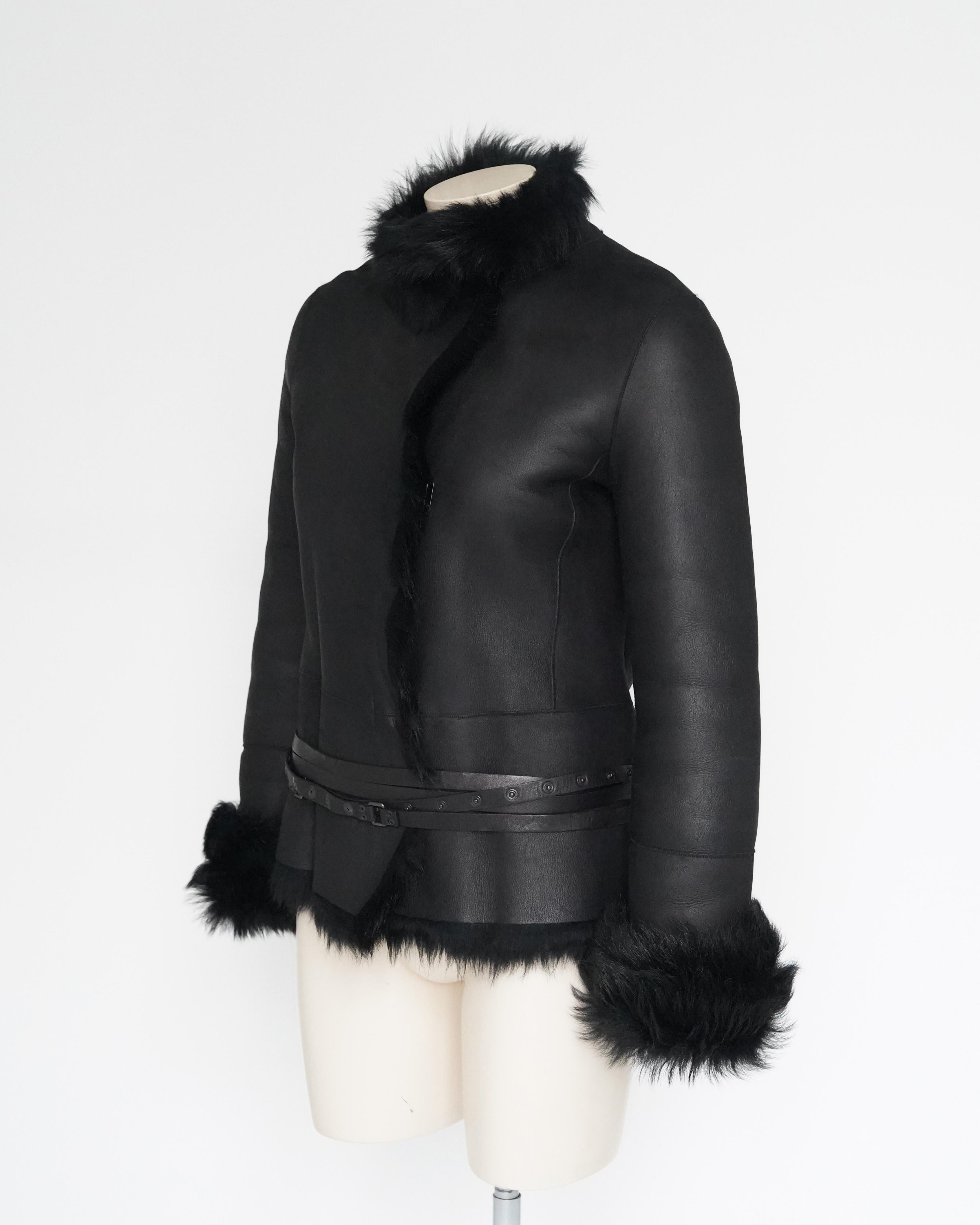 F/W 2002 Gucci By Tom Ford Black Belted Shearling Leather Fur Coat For Sale 10