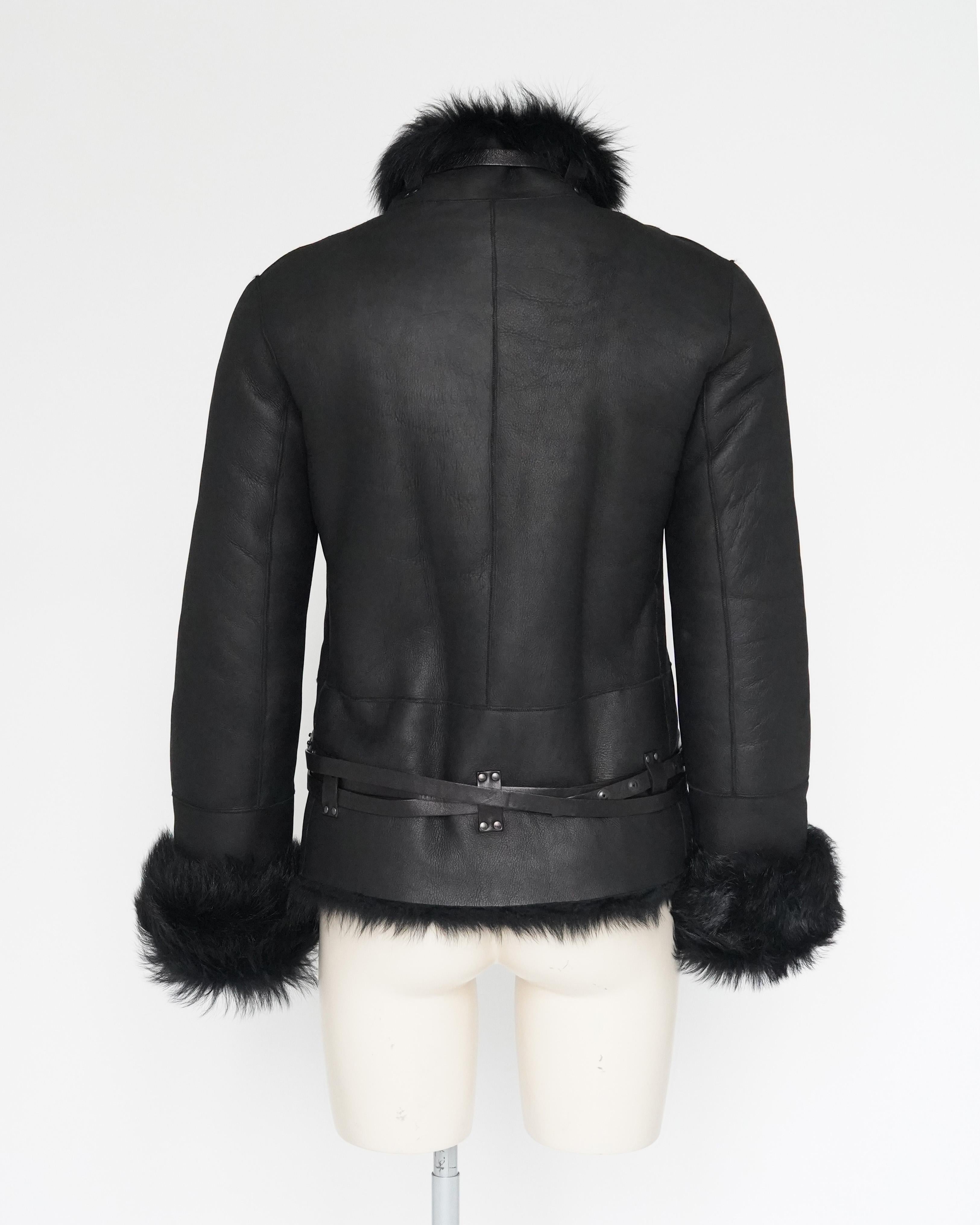 F/W 2002 Gucci By Tom Ford Black Belted Shearling Leather Fur Coat For Sale 11