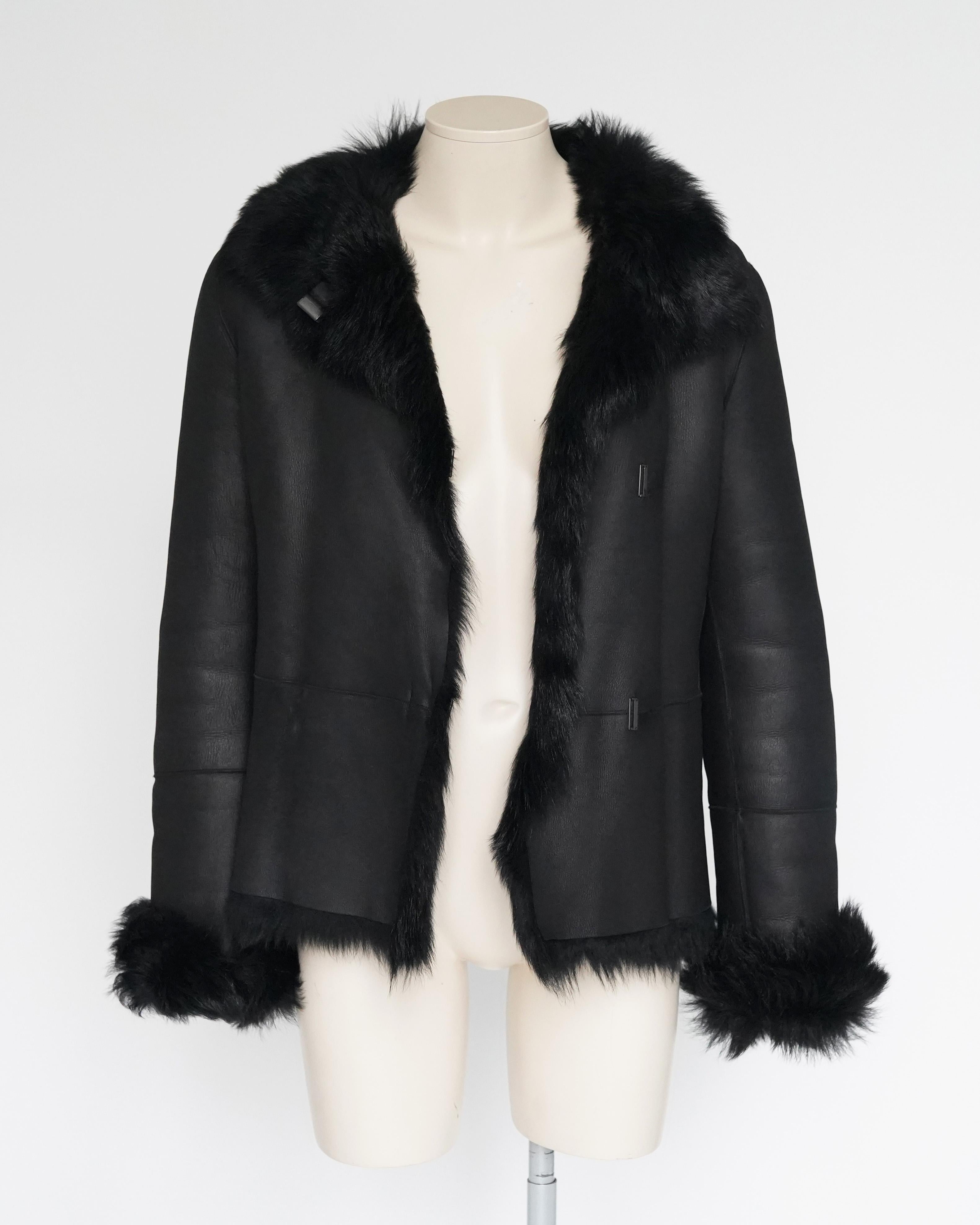 F/W 2002 Gucci By Tom Ford Black Belted Shearling Leather Fur Coat In Good Condition For Sale In Berlin, DE
