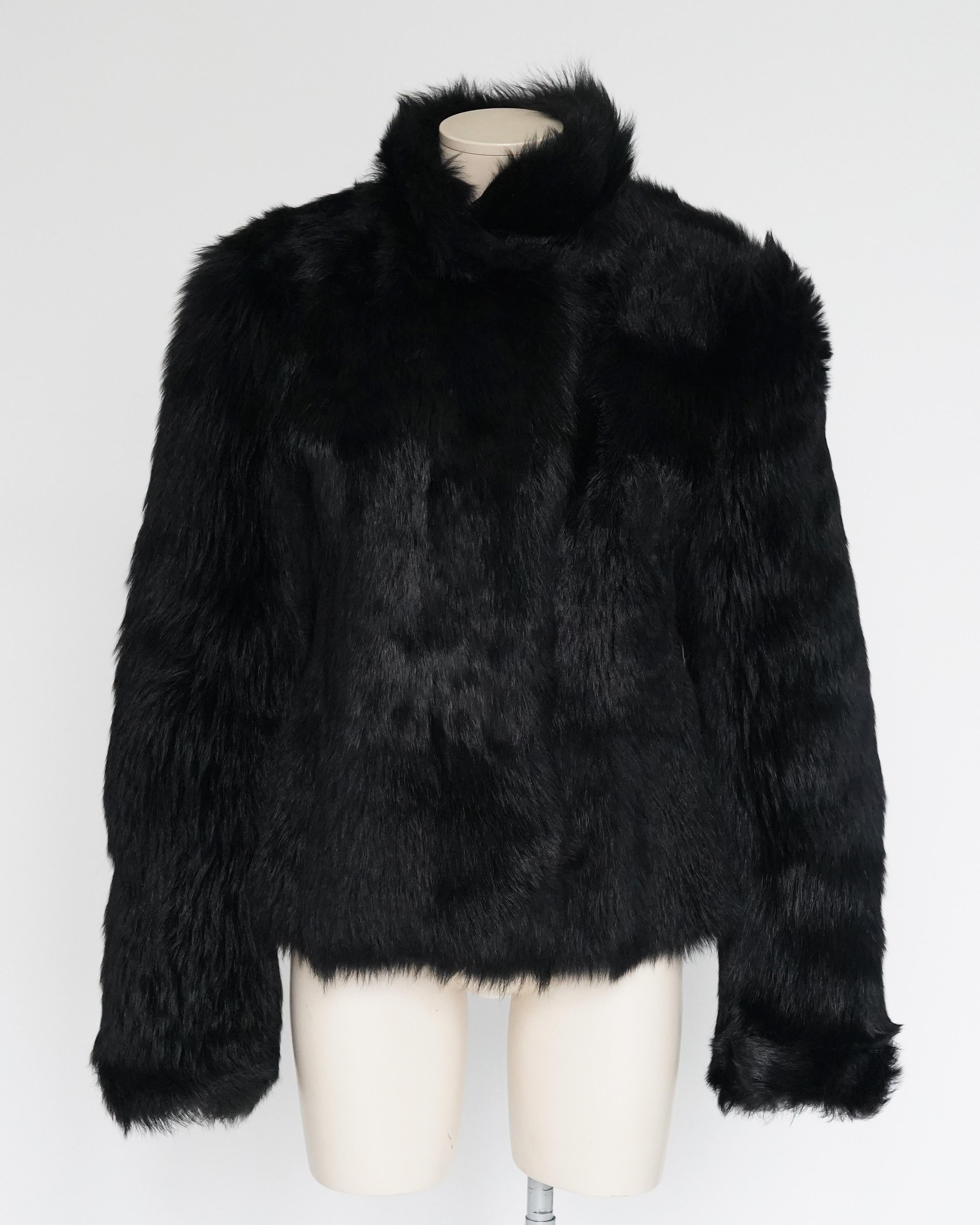 F/W 2002 Gucci By Tom Ford Black Belted Shearling Leather Fur Coat For Sale 2