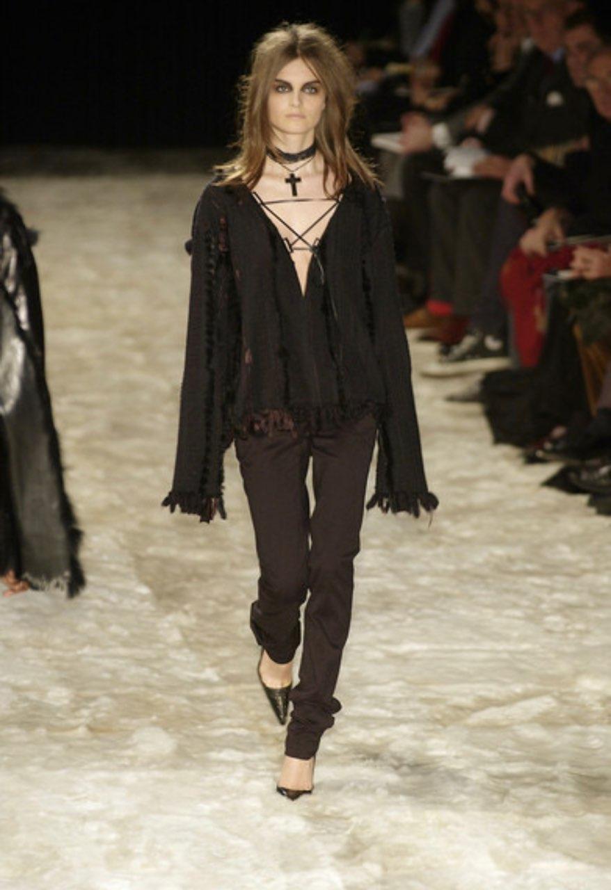 Presenting a fabulous black oversized Gucci sweater designed by Tom Ford. From the Fall/Winter 2002 collection, this top debuted on the season's runway as part of Look 6, modeled by Anouck Lepère. This incredible sweater features varying knit