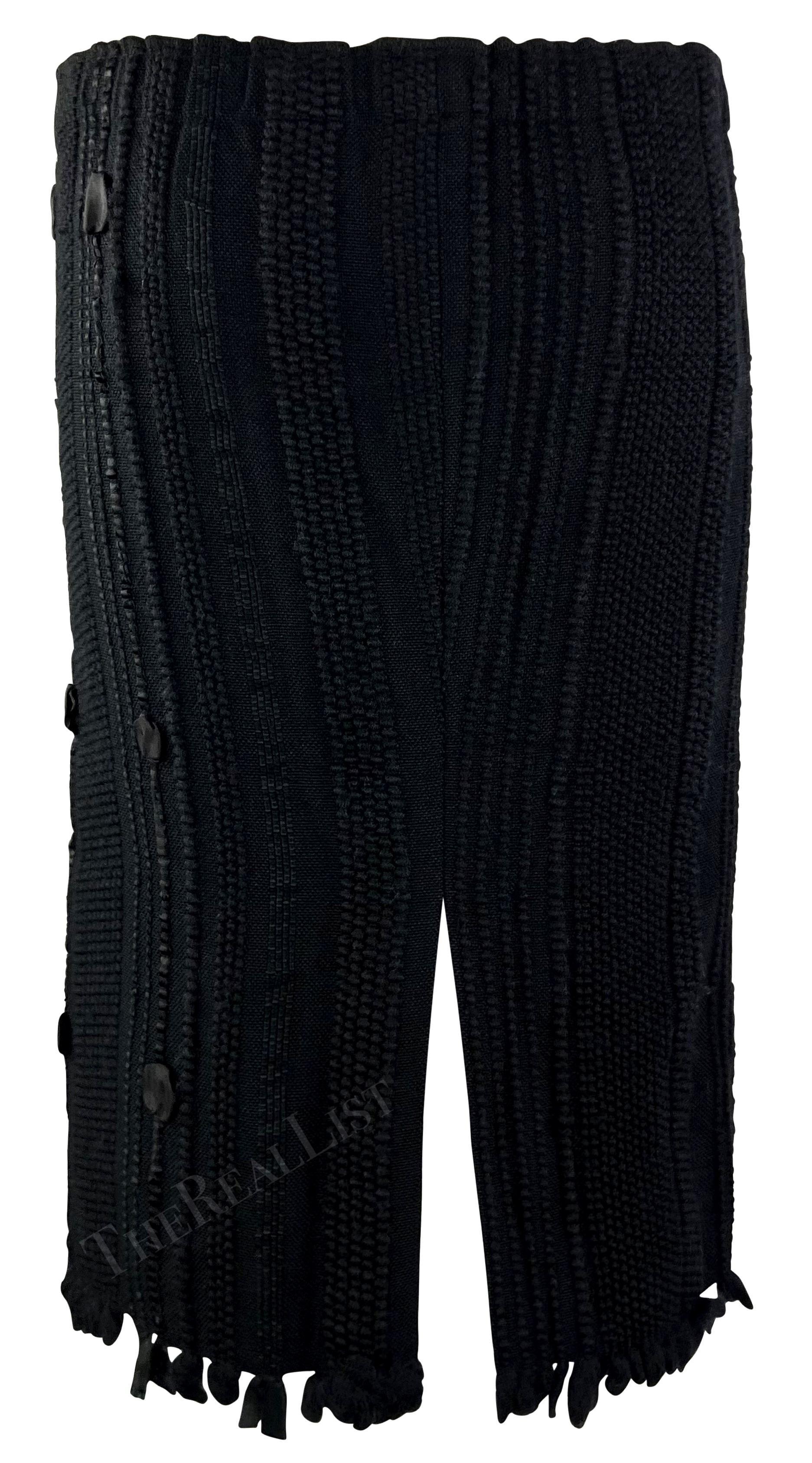 Gucci par Tom Ford, jupe crayon en maille de laine noire bordée de fourrure et de rubans, A/H 2002 en vente 5