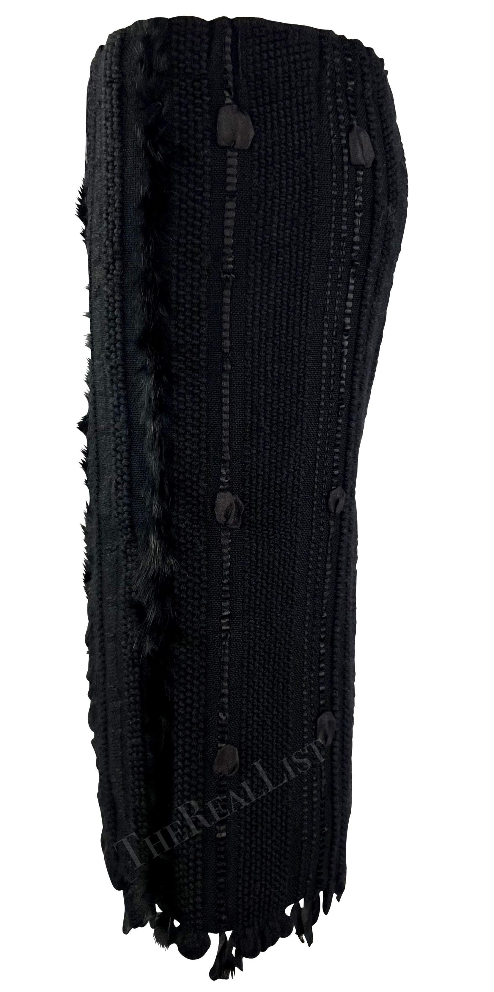 Gucci par Tom Ford, jupe crayon en maille de laine noire bordée de fourrure et de rubans, A/H 2002 en vente 4