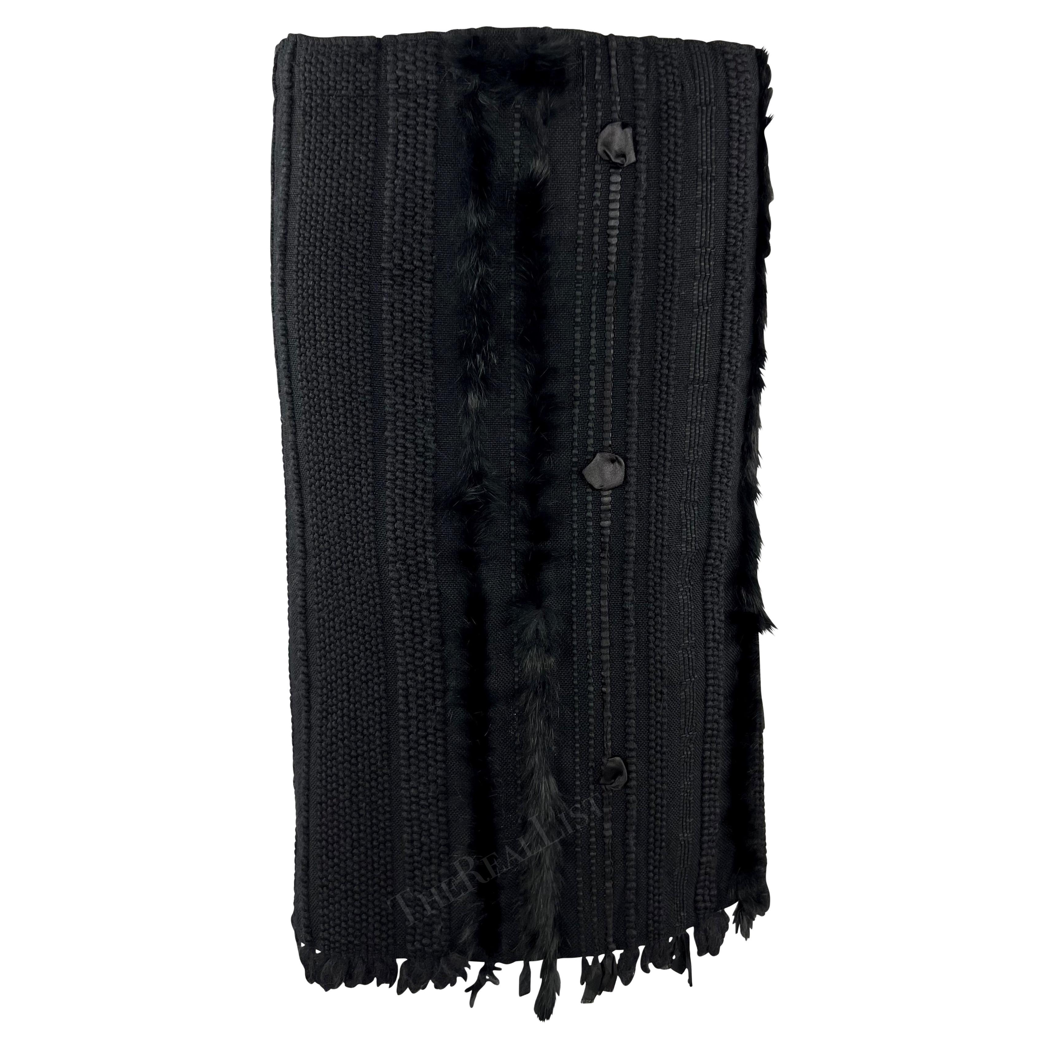 Gucci par Tom Ford, jupe crayon en maille de laine noire bordée de fourrure et de rubans, A/H 2002 en vente