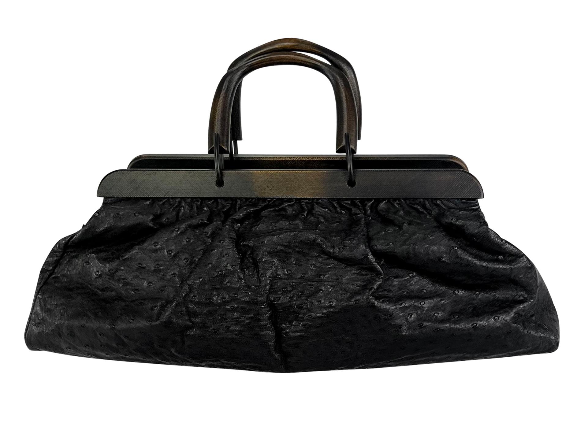 F/W 2002 Gucci by Tom Ford Extra-Large Ostrich Skin Wood Handled Tote Bag For Sale 1