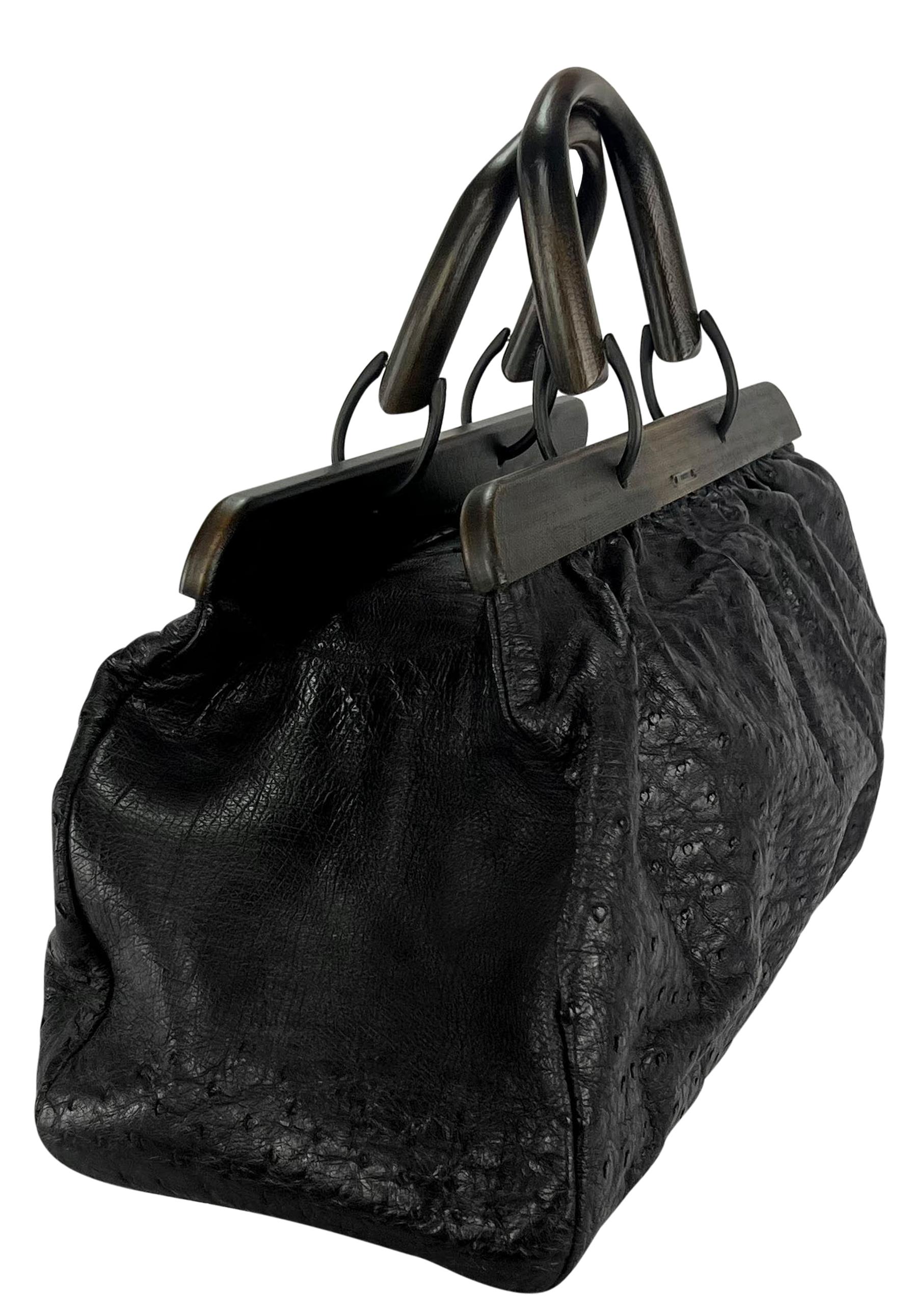 F/W 2002 Gucci by Tom Ford Extra-Large Ostrich Skin Wood Handled Tote Bag For Sale 2