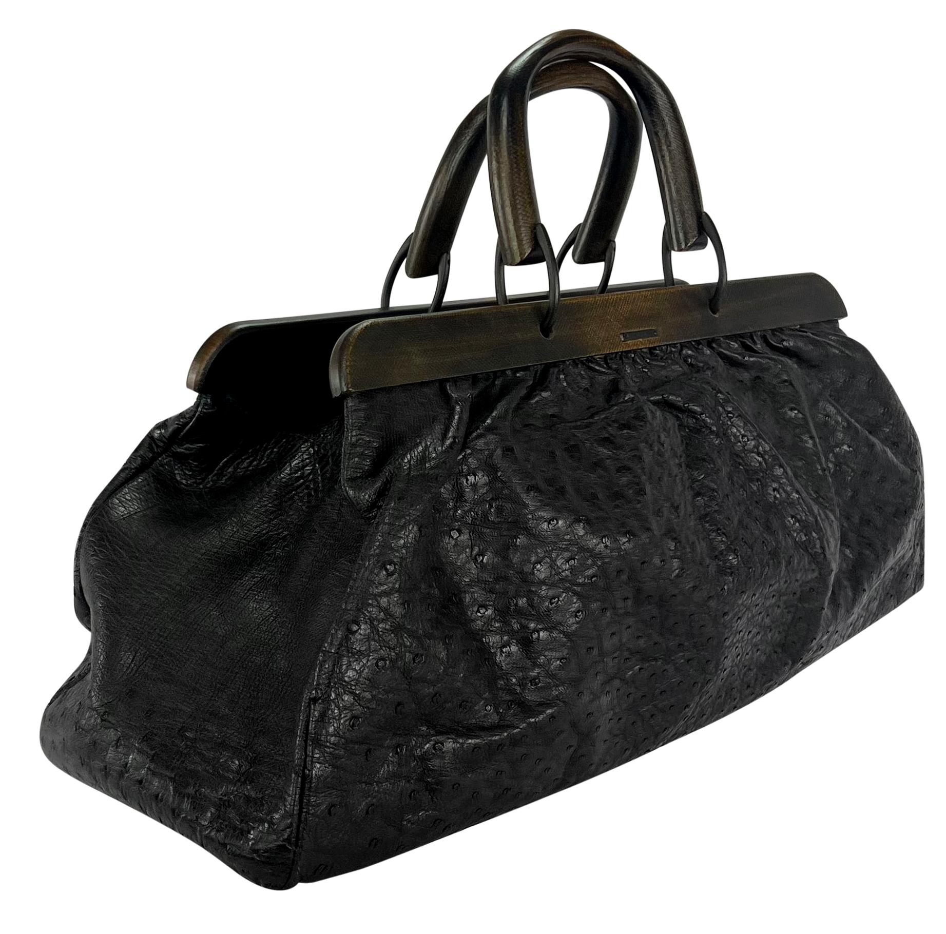 F/W 2002 Gucci by Tom Ford Extra-Large Ostrich Skin Wood Handled Tote Bag For Sale 3