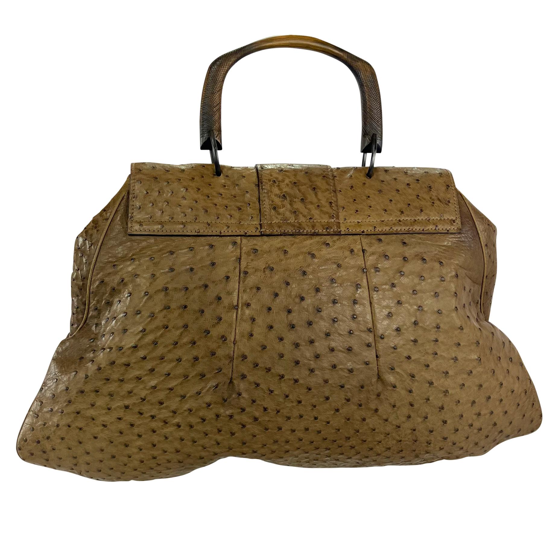 F/W 2002 Gucci by Tom Ford Oversized Genuine Ostrich Skin Tan Wood XL Tote Bag In Excellent Condition For Sale In West Hollywood, CA
