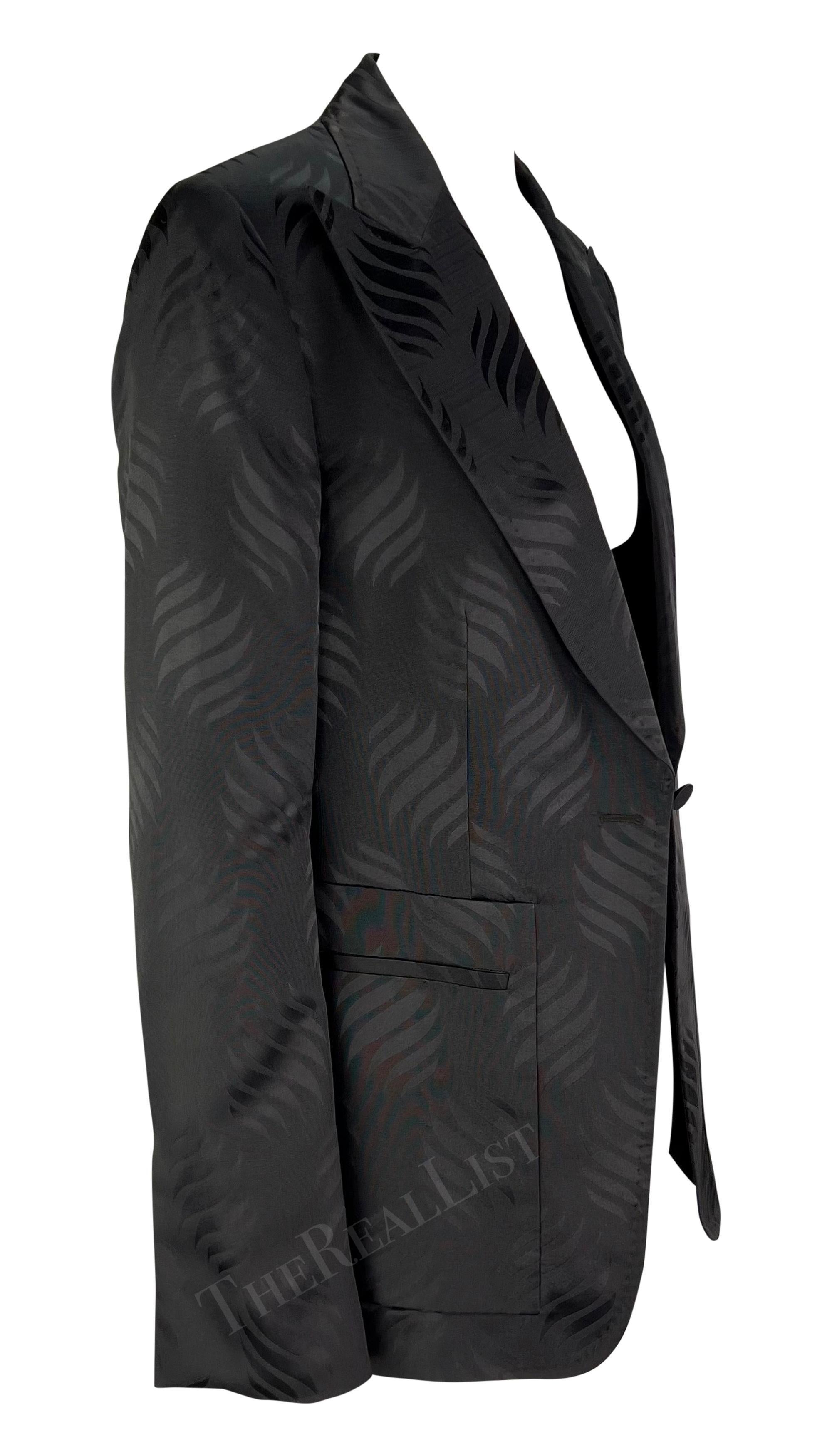 Pasarela F/W 2002 Gucci by Tom Ford Blazer jacquard de seda morada en venta 1