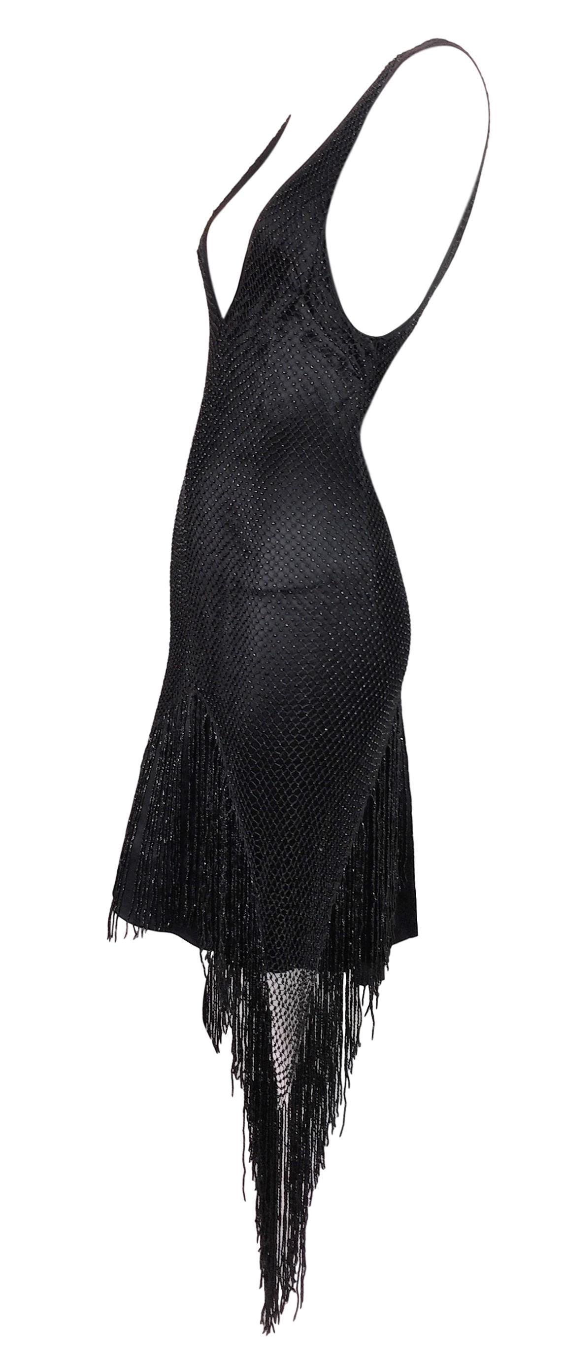 F/W 2002 Gucci Tom Ford Runway 20's Flapper Plunging Black Beaded Mesh Dress In Excellent Condition In Yukon, OK