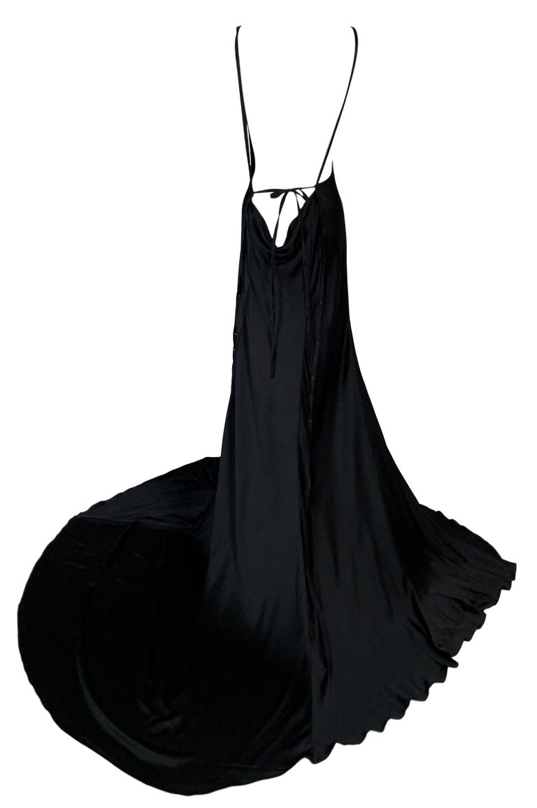 F/W 2002 Gucci Tom Ford Runway Finale Plunging Black Extra Long Gown Dress In Good Condition For Sale In Yukon, OK