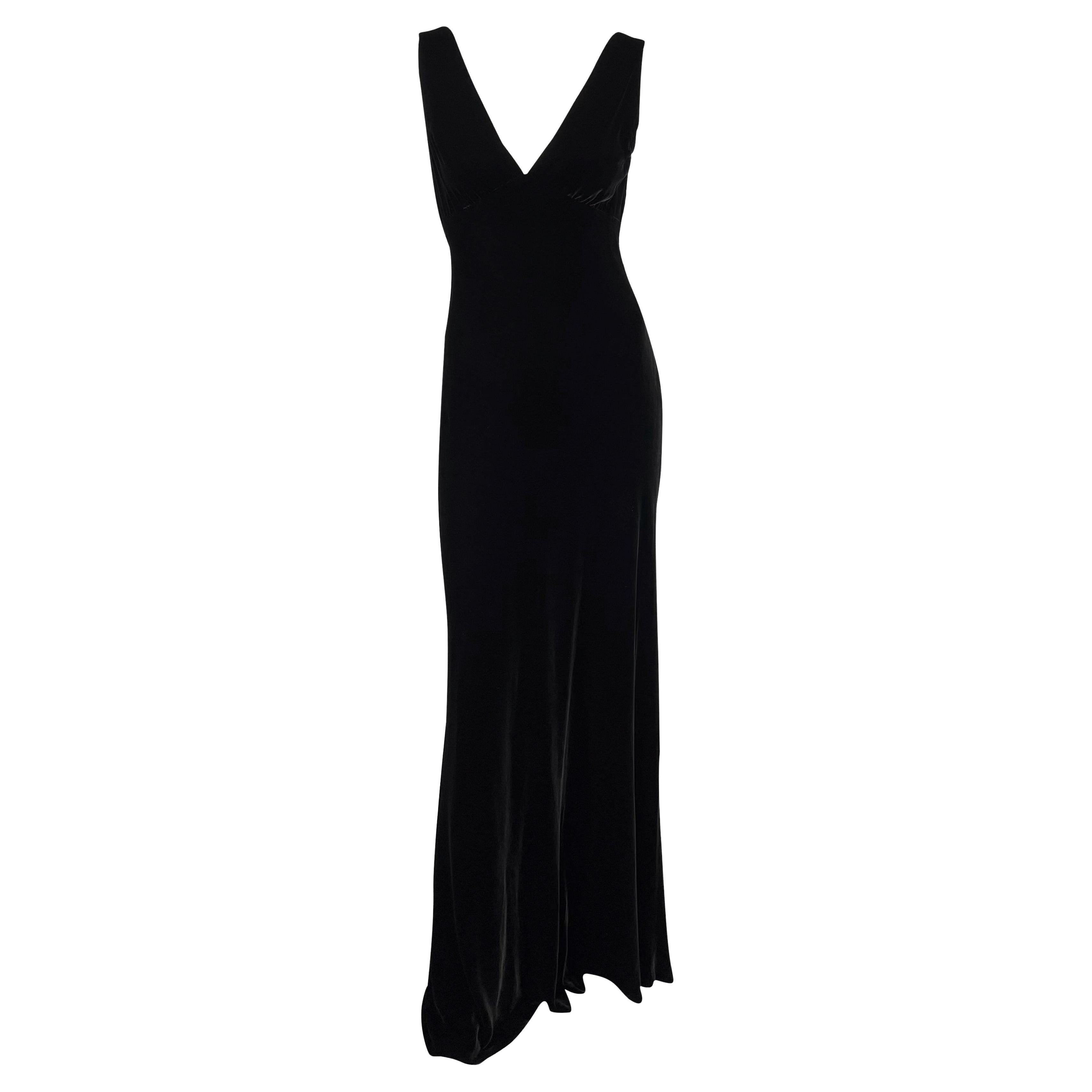 F/W 2002 Ralph Lauren Runway Plunging V Neckline Black Velvet Sleeveless Gown In Excellent Condition For Sale In West Hollywood, CA