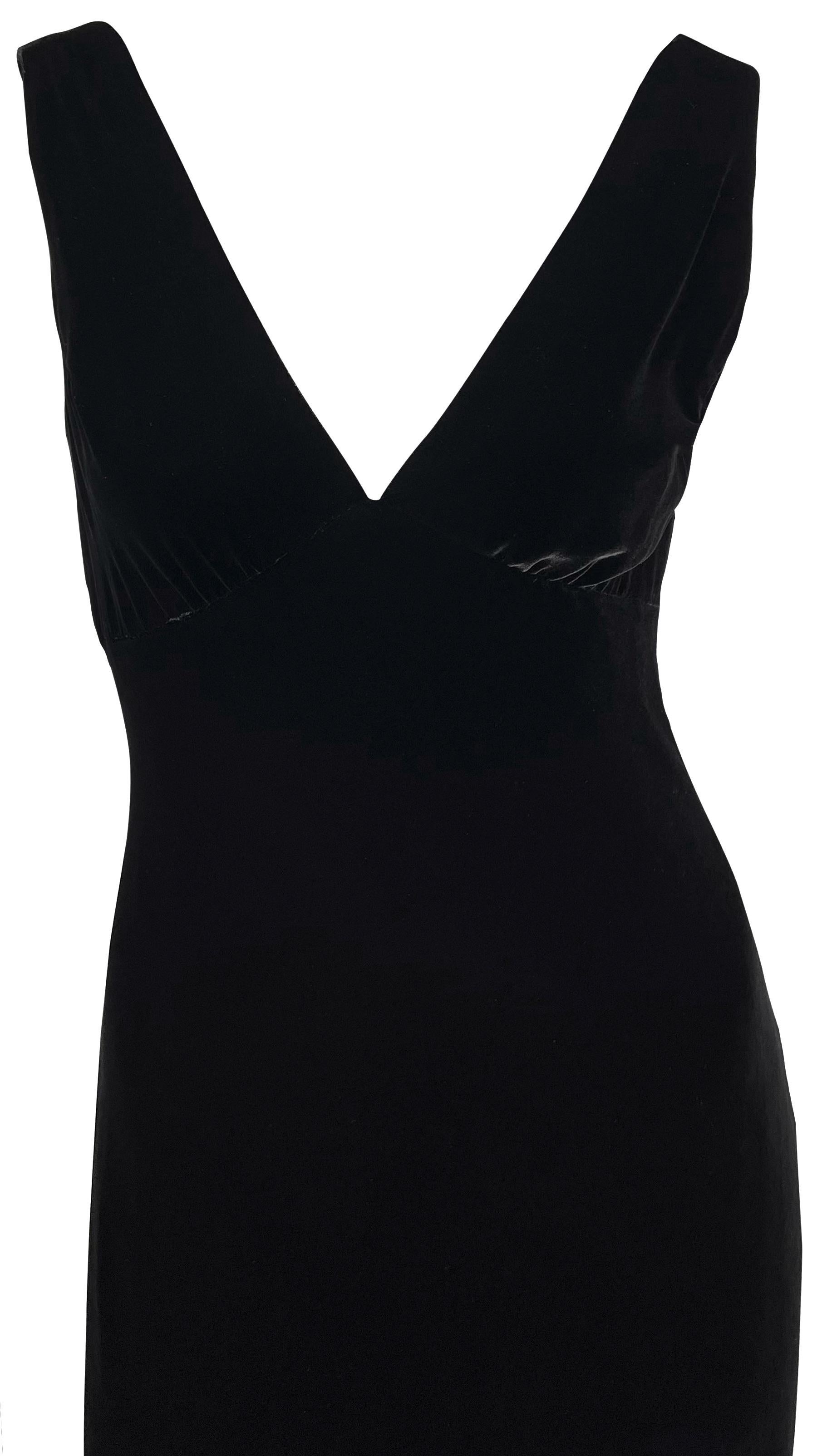 F/W 2002 Ralph Lauren Runway Plunging V Neckline Black Velvet Sleeveless Gown For Sale 1