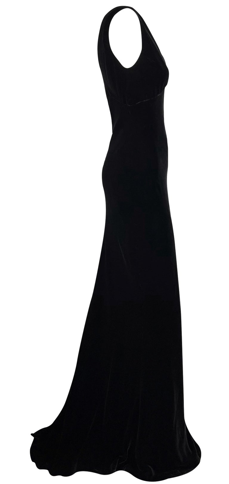 green emerald velvet dress Amazon.com: Lauren Ralph Lauren Twist-Front Foil Print Jersey Gown Black 2  : Clothing, Shoes & Jewelry main image 0