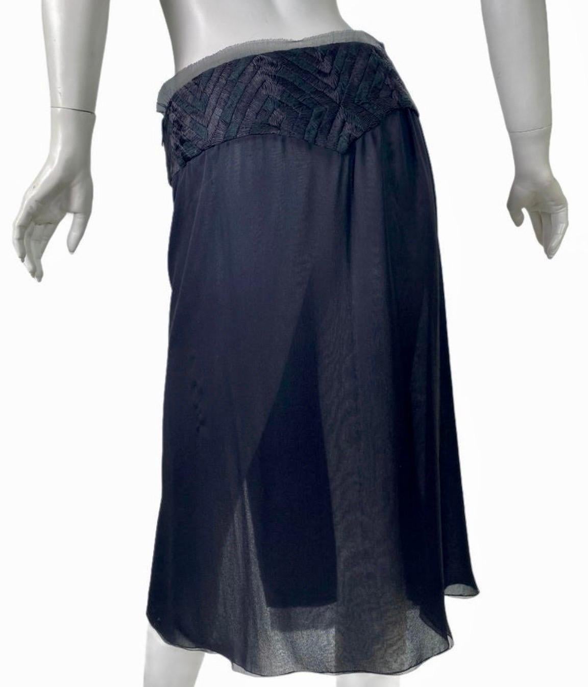 F/W 2002 Rare Vintage Tom Ford for Gucci embroidered black silk skirt 44 - 8 In New Condition For Sale In Montgomery, TX
