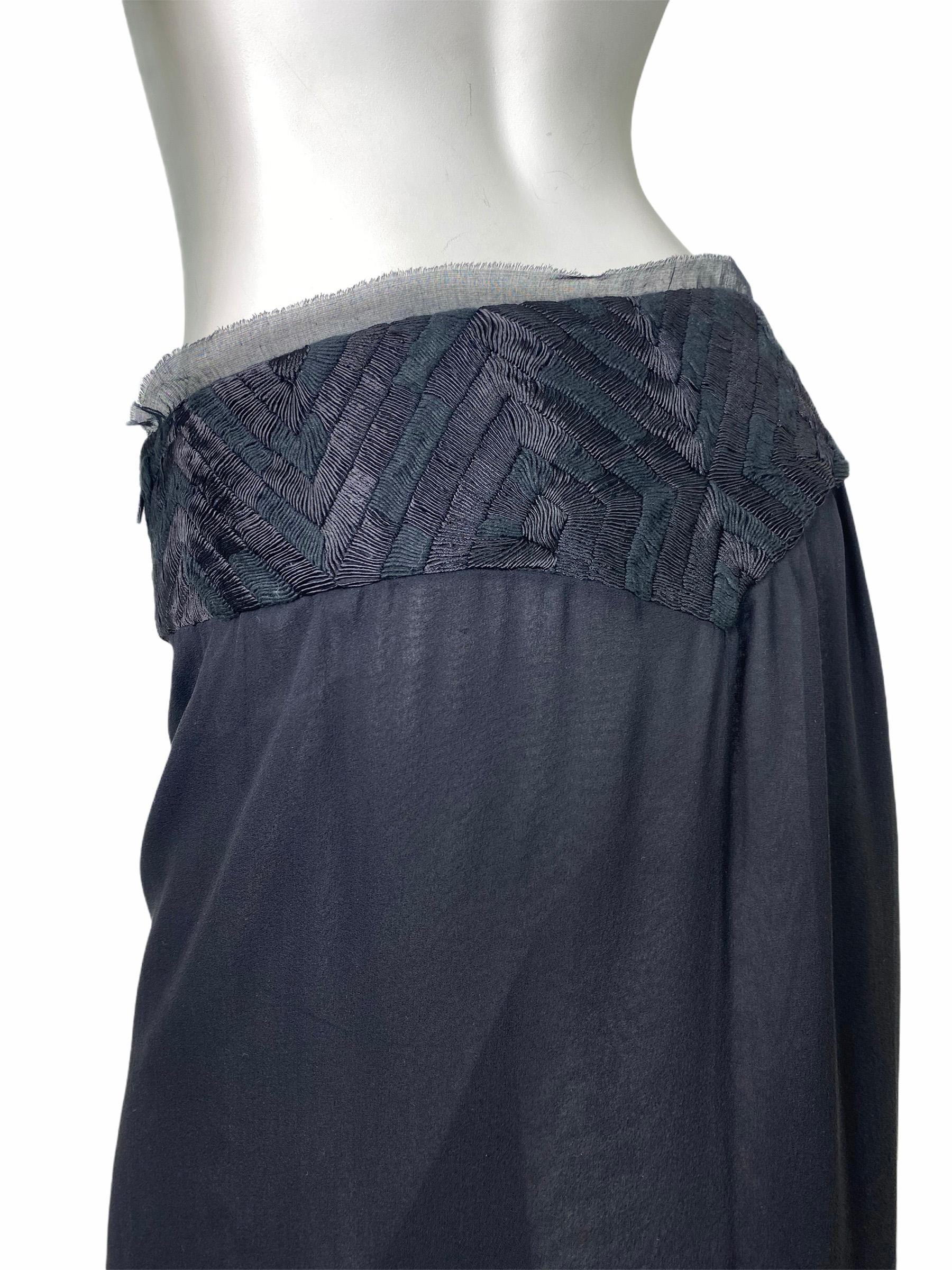 F/W 2002 Tom Ford for Gucci embroidered silk skirt In New Condition In Montgomery, TX