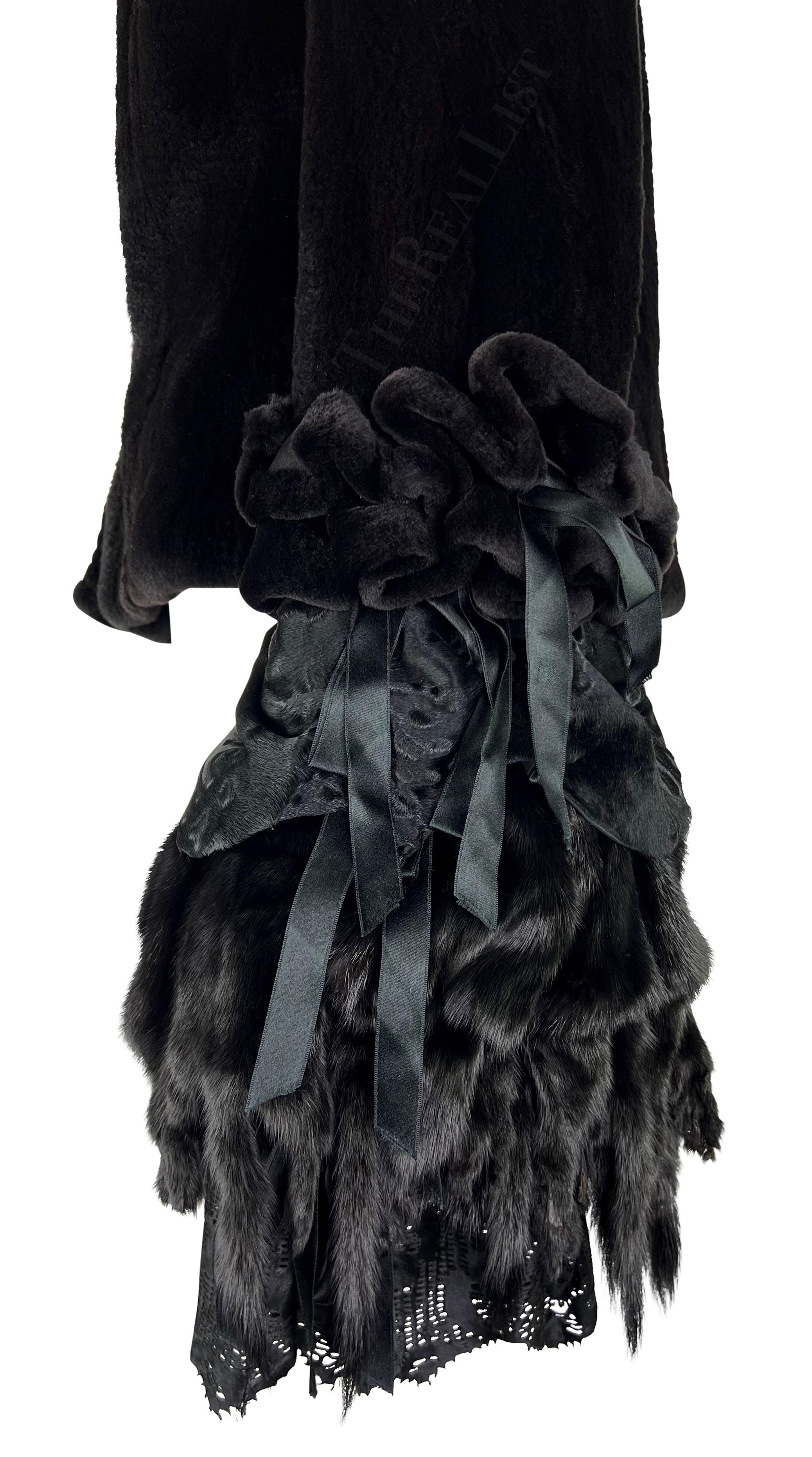 F/W 2002 Yves Saint Laurent by Tom Ford Manteau à manchettes en fourrure de vison rasée noire Pour femmes en vente