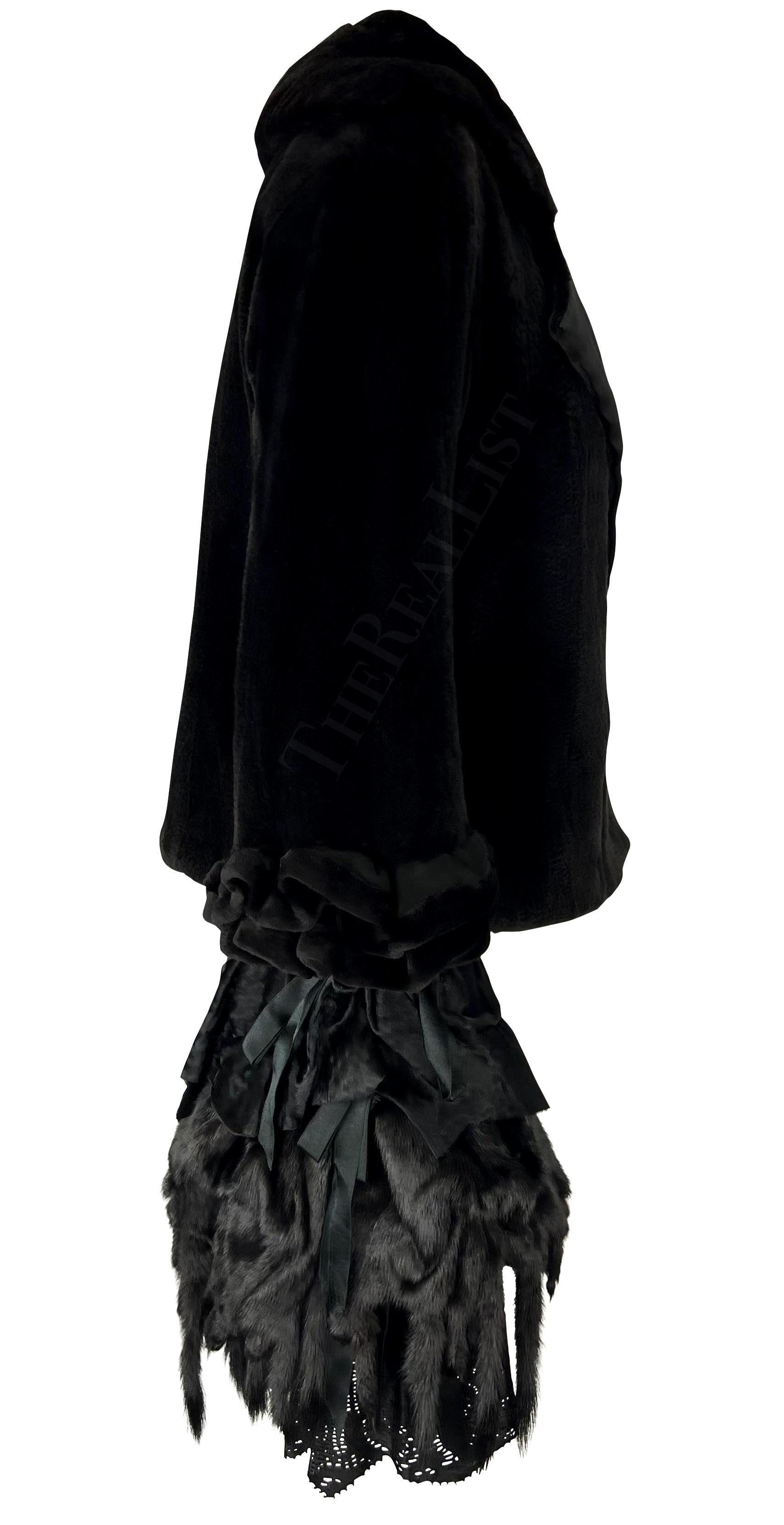 A/I 2002 Tom Ford for Yves Saint Laurent by Tom Ford Cappotto con polsini a campana in pelliccia di visone rasata nera in vendita 4