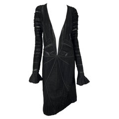 F/W 2002 Yves Saint Laurent by Tom Ford Vestido de tul de seda negro con escote de pasarela