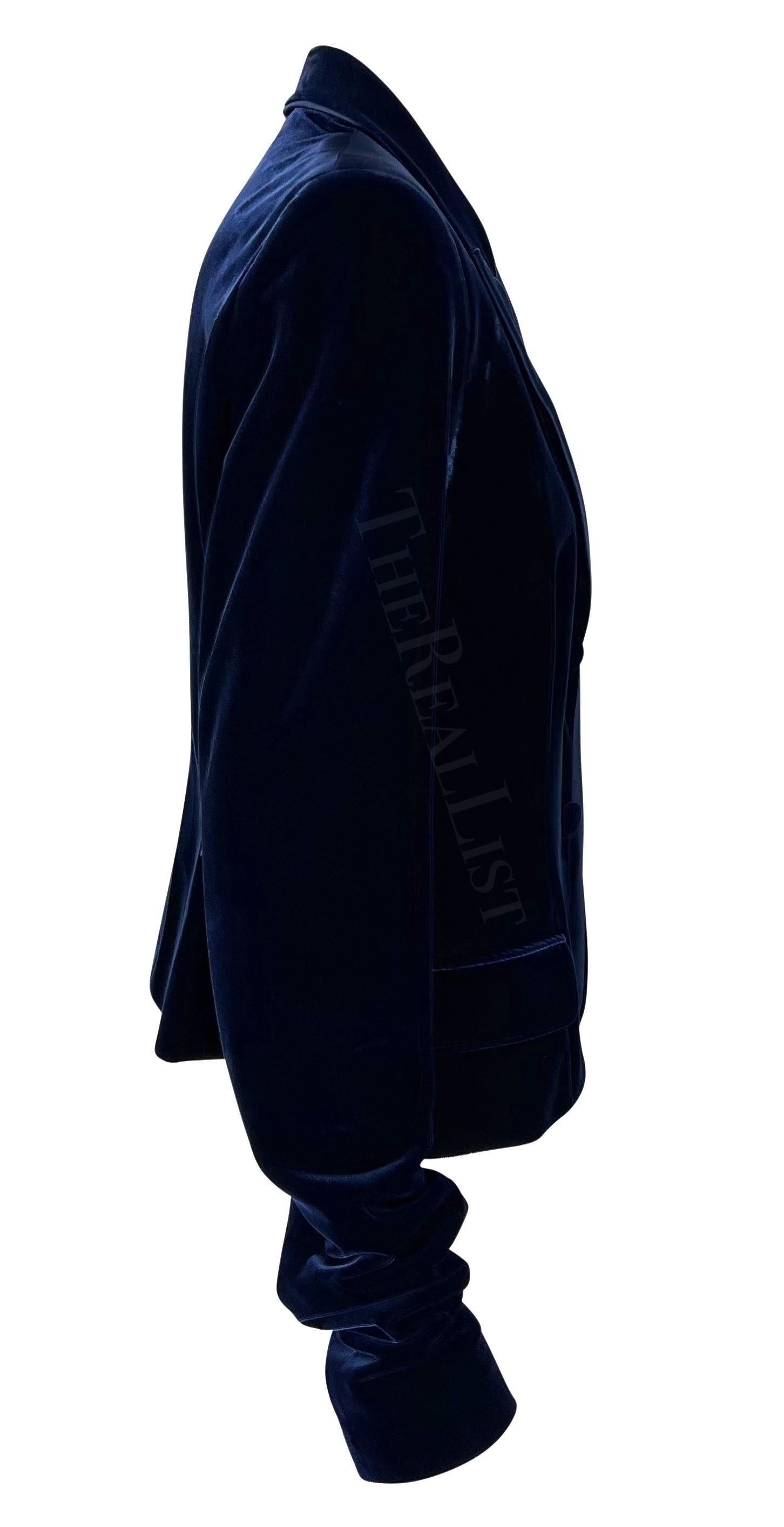 Blazer de défilé en velours bleu Yves Saint Laurent par Tom Ford, A/H 2002 en vente 3