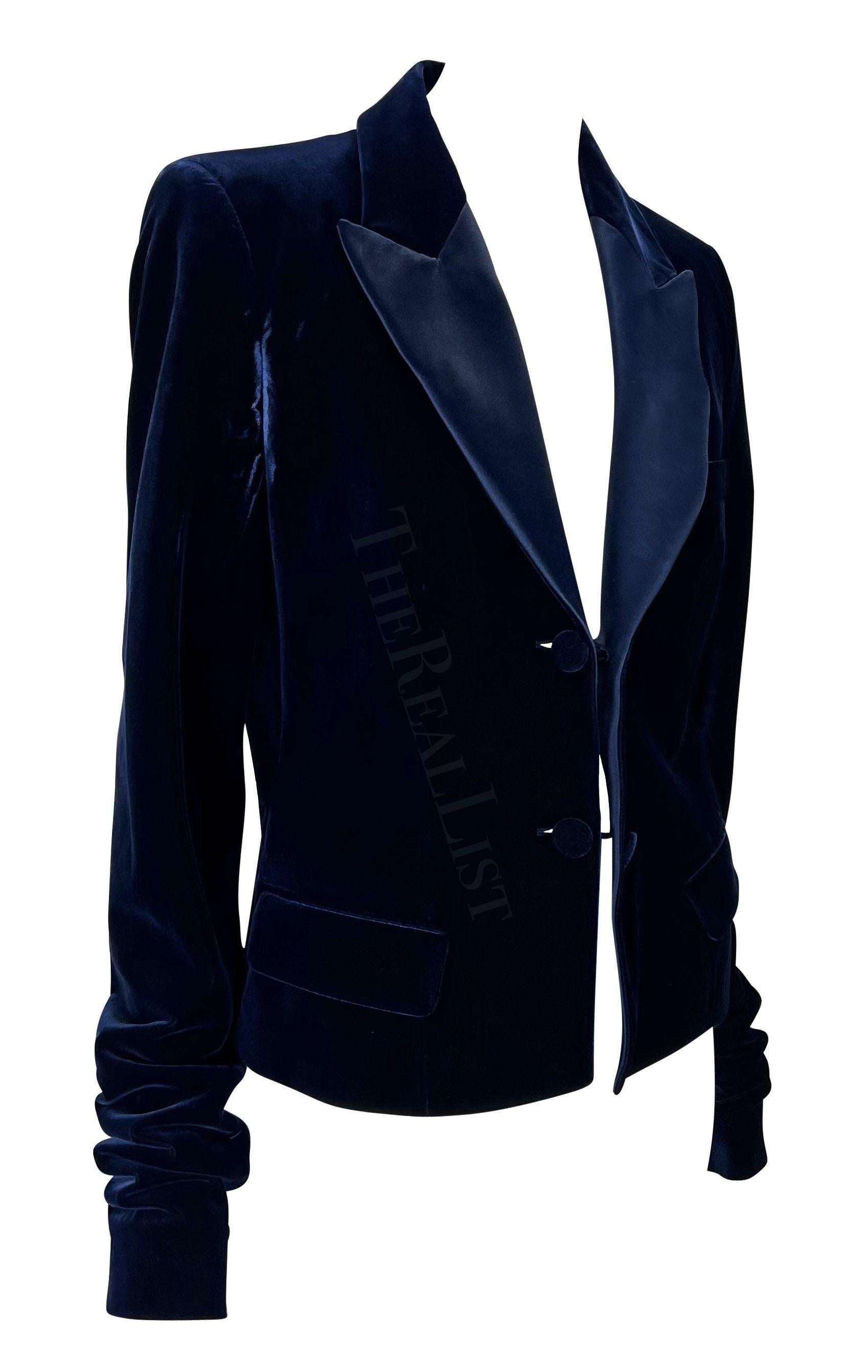 Blazer de défilé en velours bleu Yves Saint Laurent par Tom Ford, A/H 2002 en vente 4